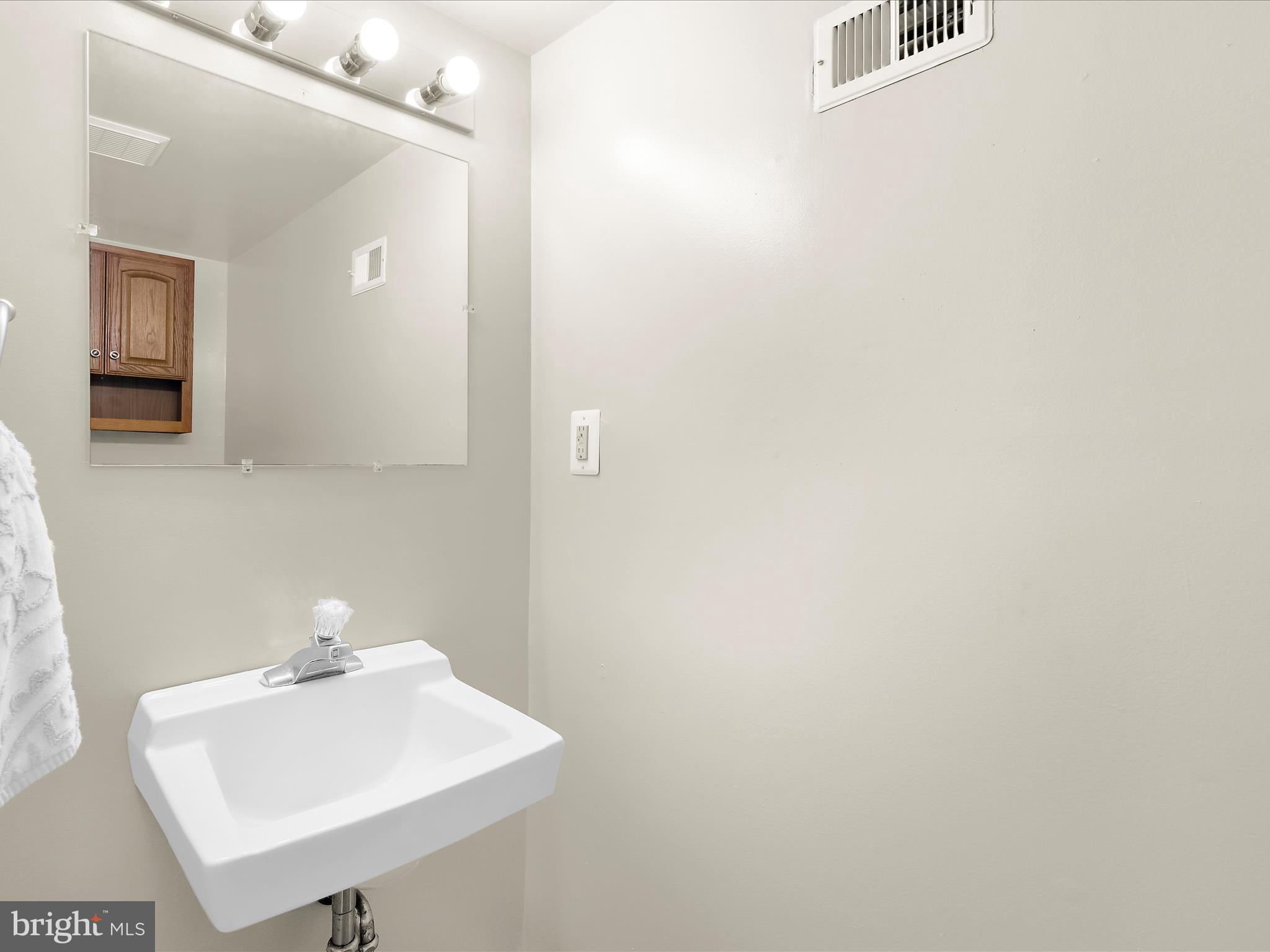 ELIZABETHS LANDING - Residential Lease