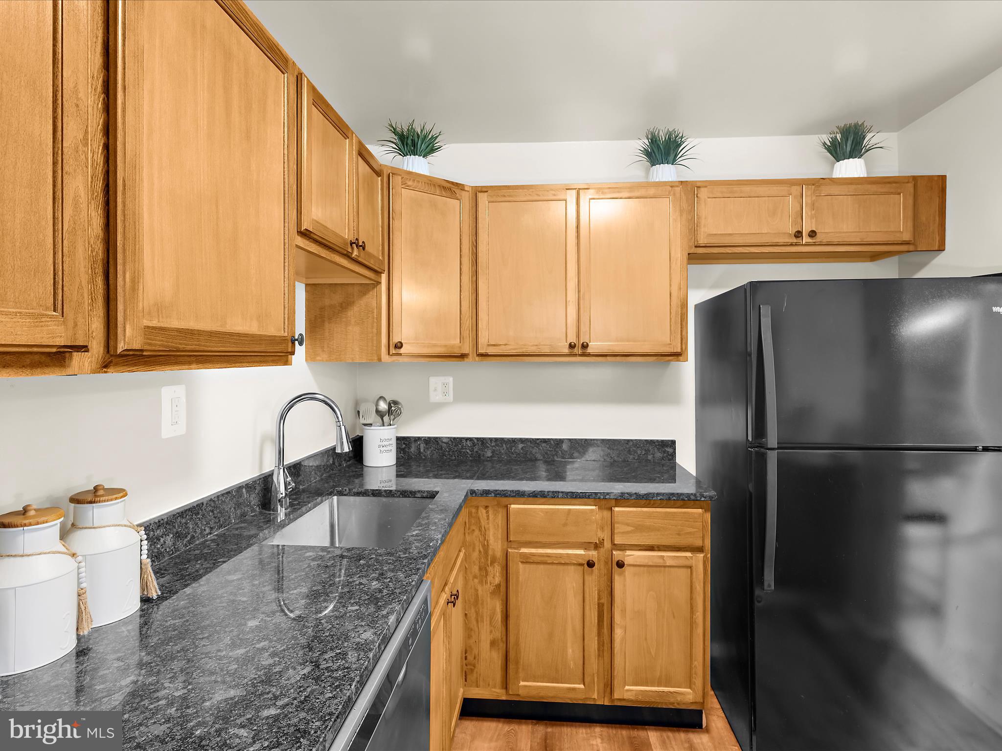 ELIZABETHS LANDING - Residential Lease