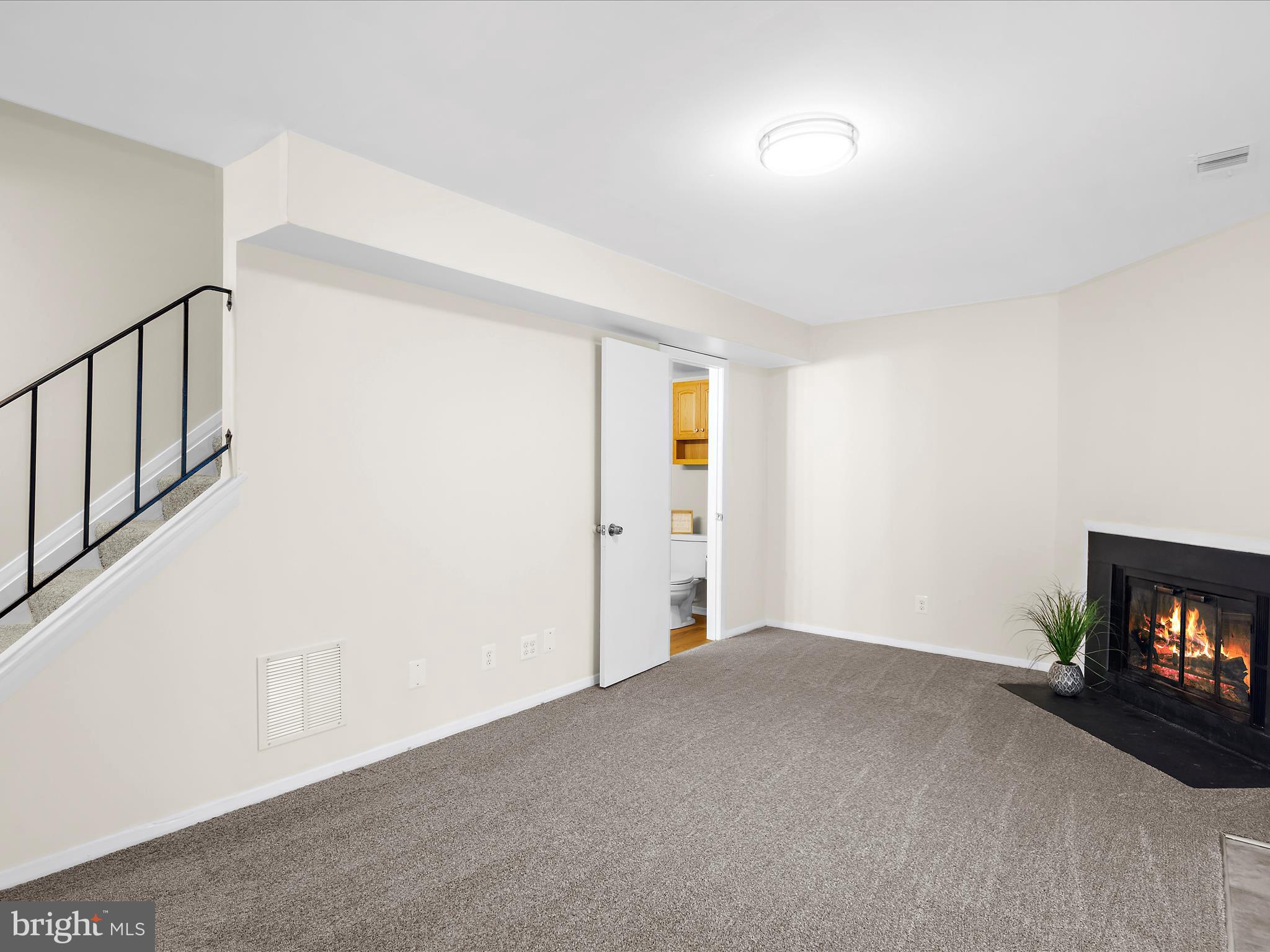 ELIZABETHS LANDING - Residential Lease