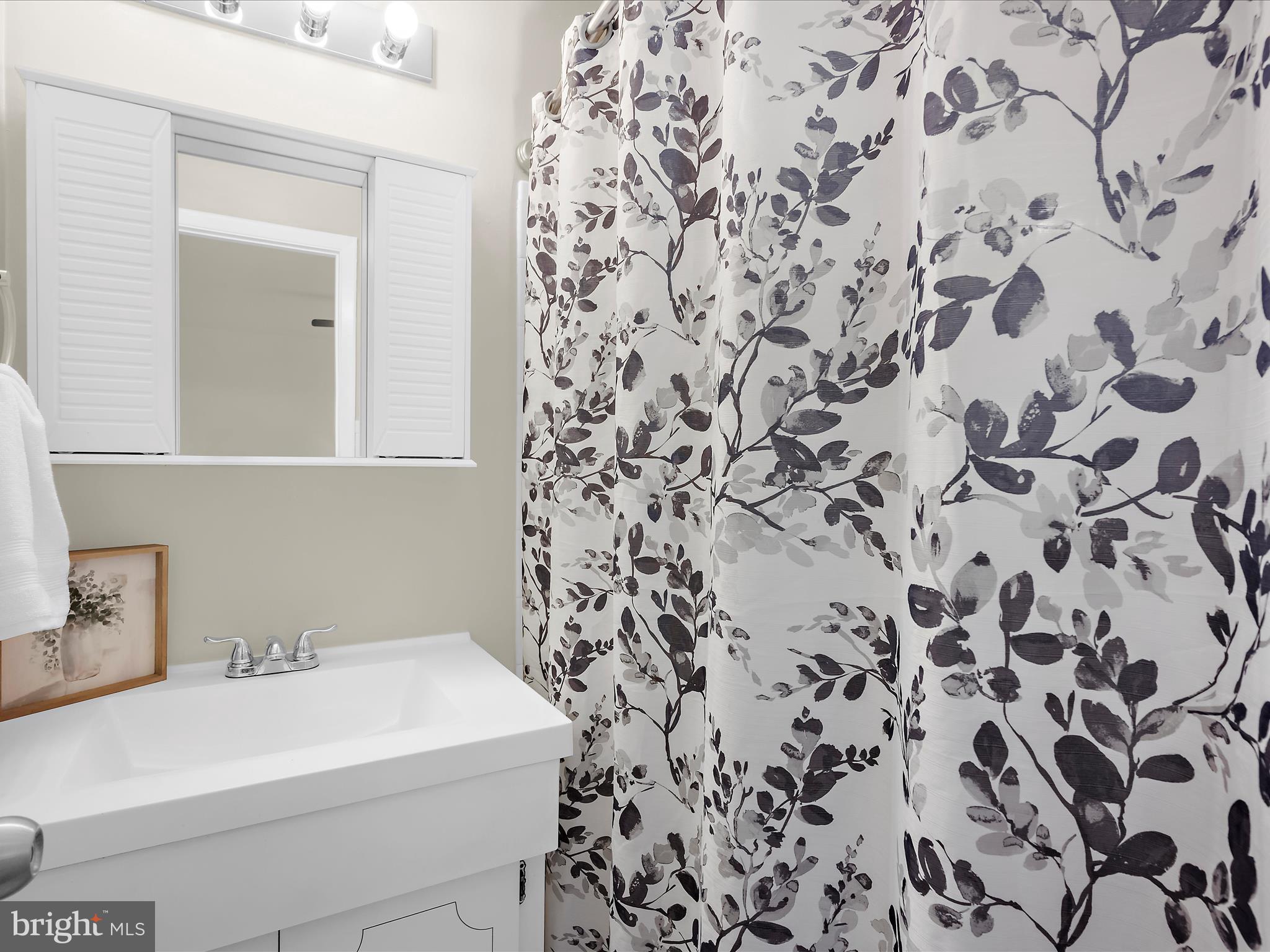 ELIZABETHS LANDING - Residential Lease