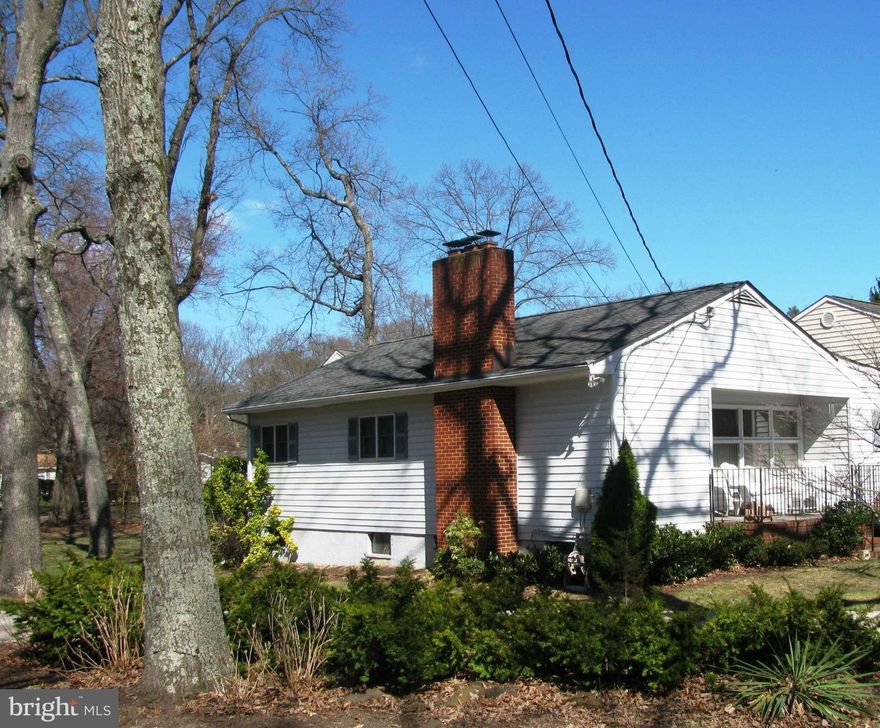 Here's your chance to own a great home in the water privileged community of Carrollton Manor offering beach areas, crabbing pier & boat ramp. Large welcoming front porch, open floor plan, large kitchen and huge lot (subdivision potential ?).  Wood floors under carpet, pellet stove to keep you warm, full basement with high ceilings just waiting to be finished.  Did I mention Severna Park Schools ?