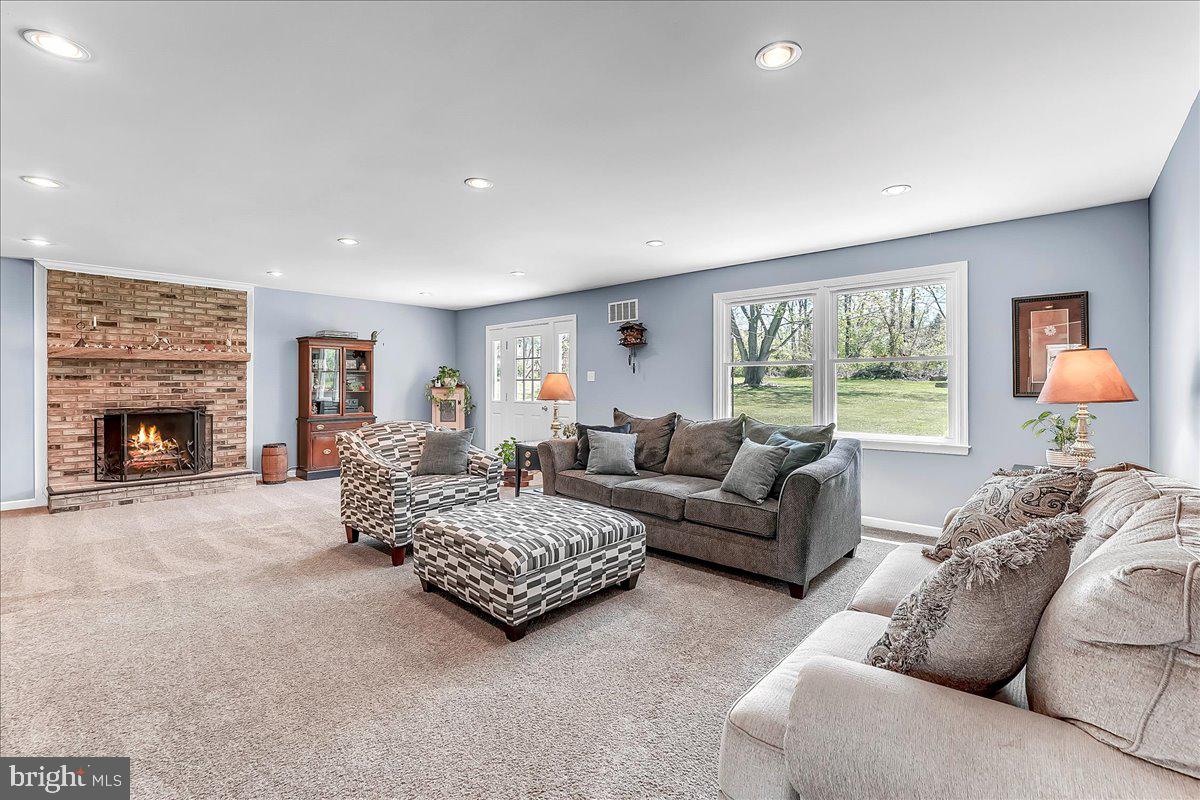 FOX KNOLL - Residential