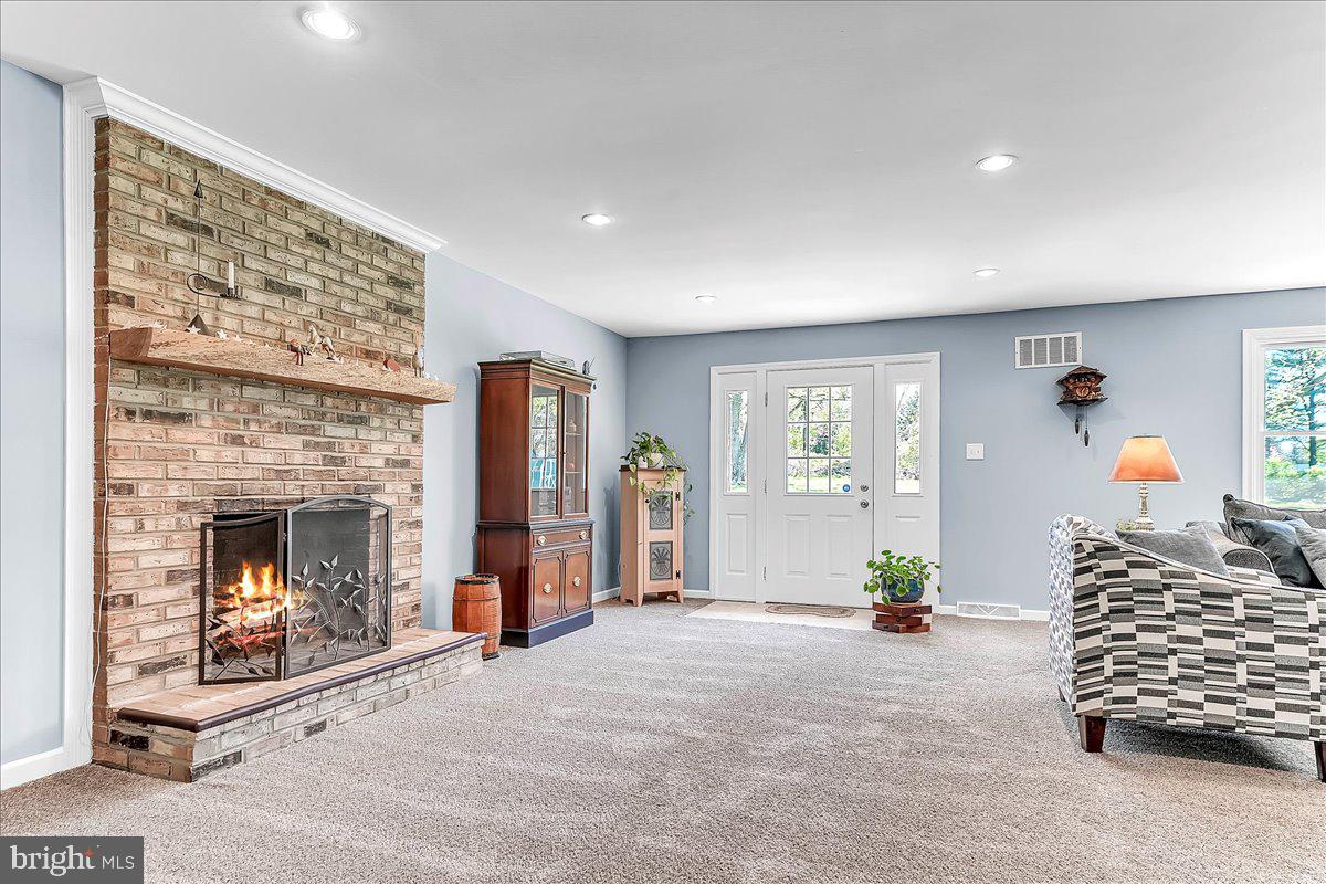 FOX KNOLL - Residential