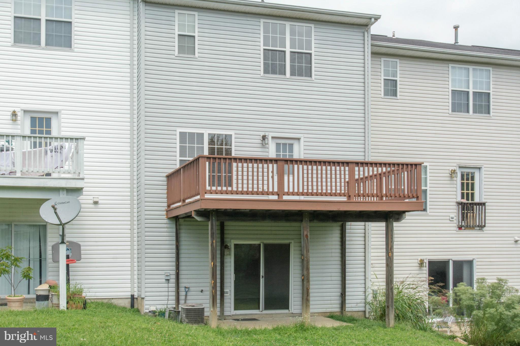 EMERALD KNOLLS - Residential