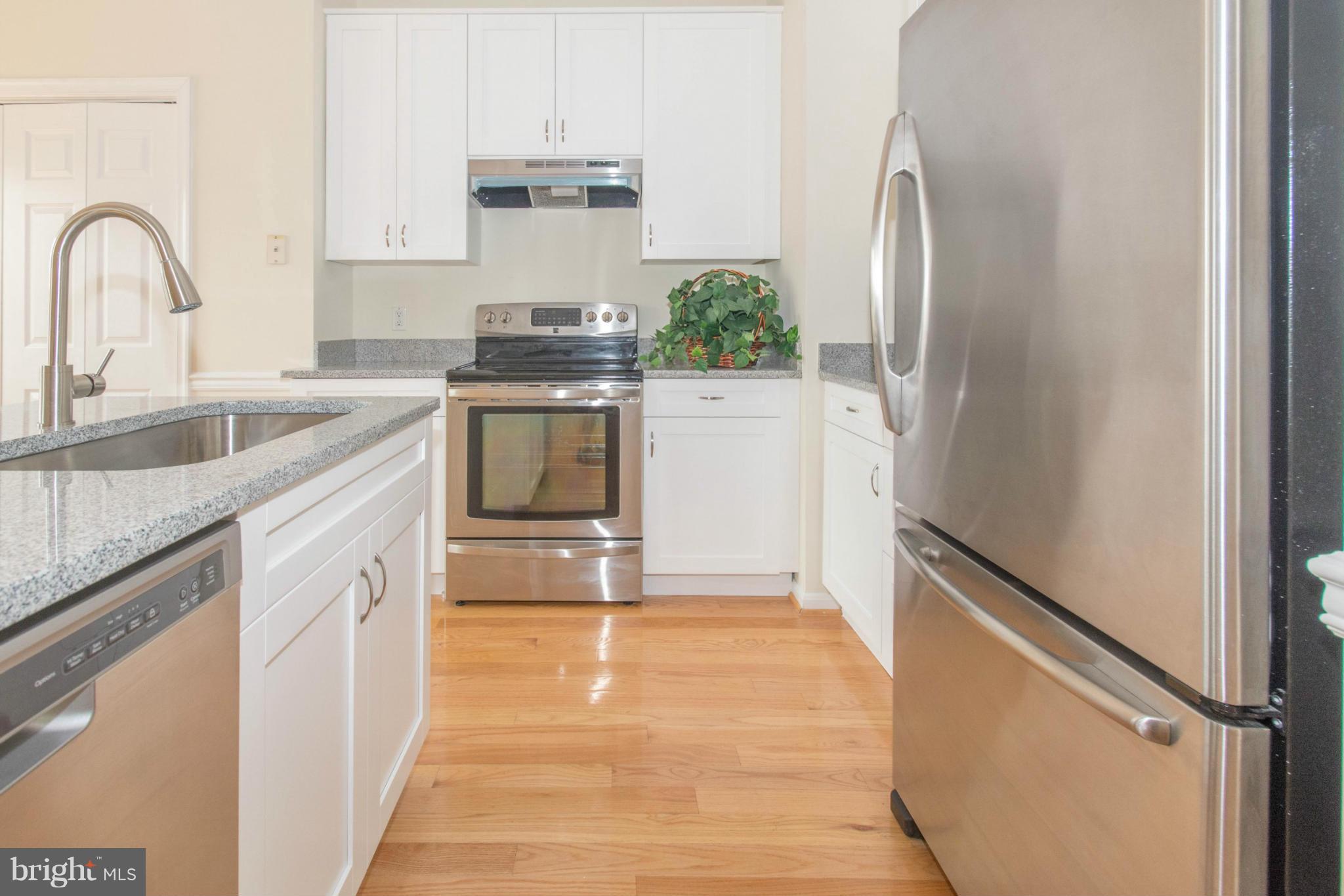 EMERALD KNOLLS - Residential