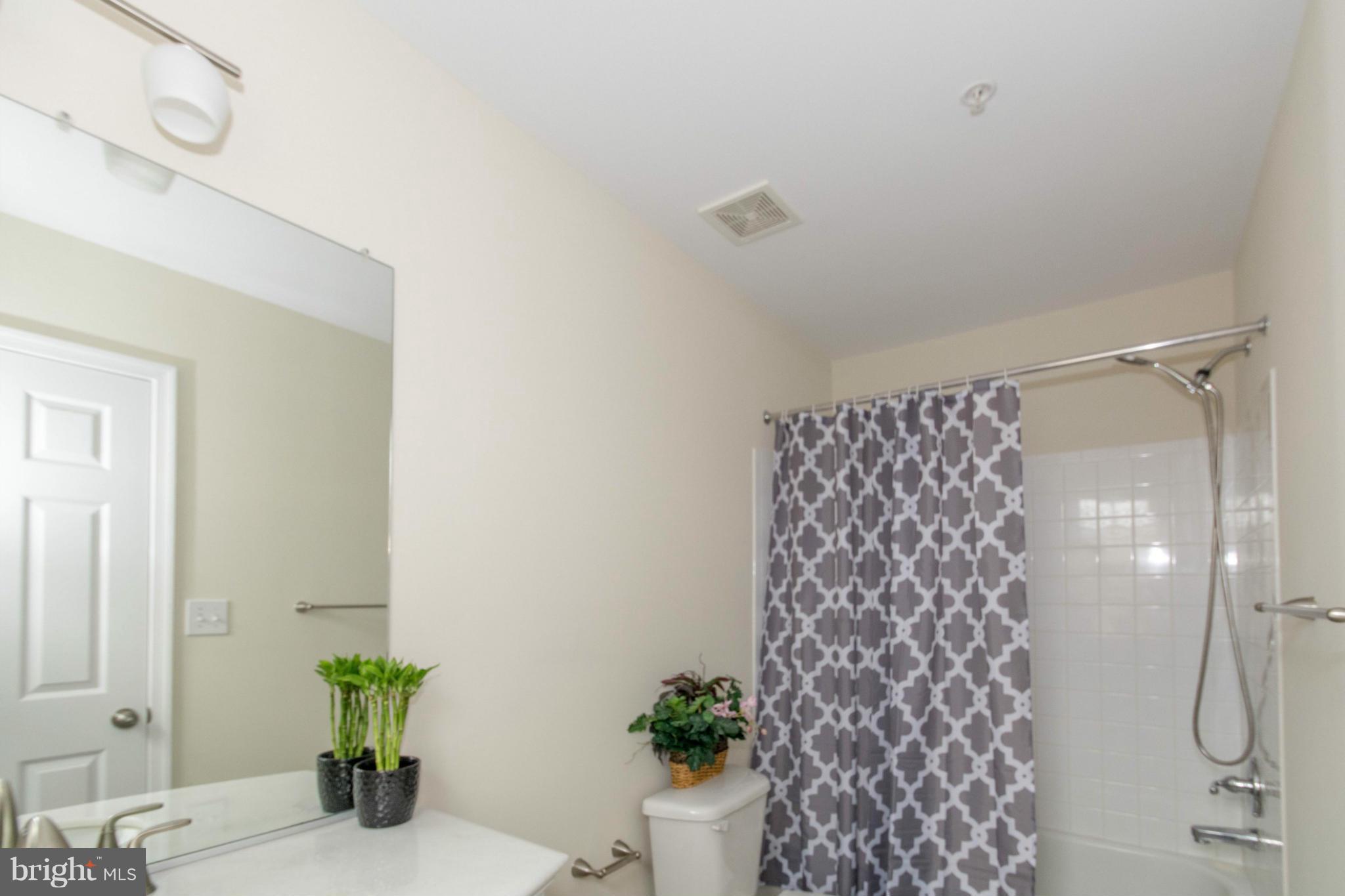 EMERALD KNOLLS - Residential