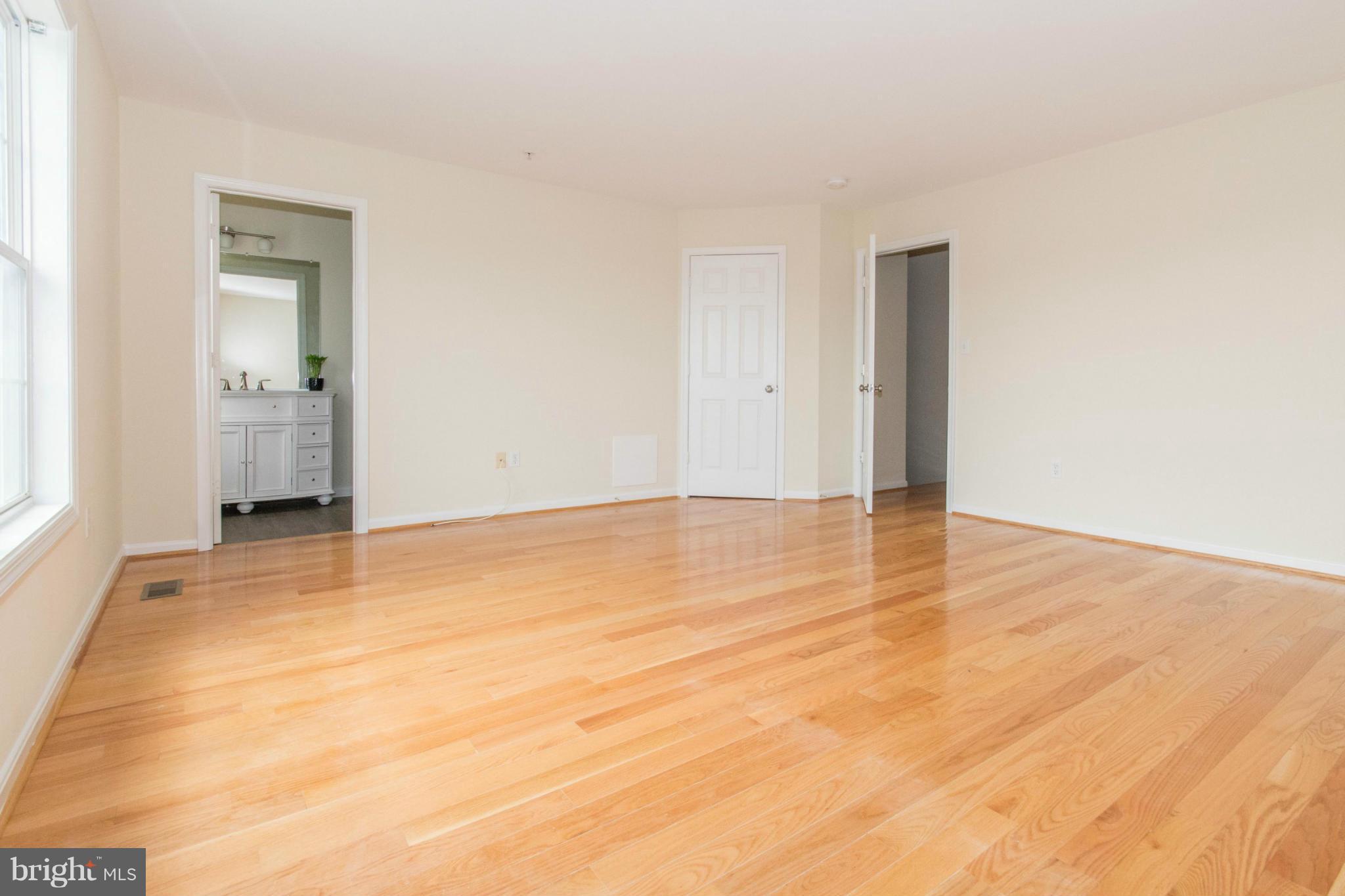 EMERALD KNOLLS - Residential