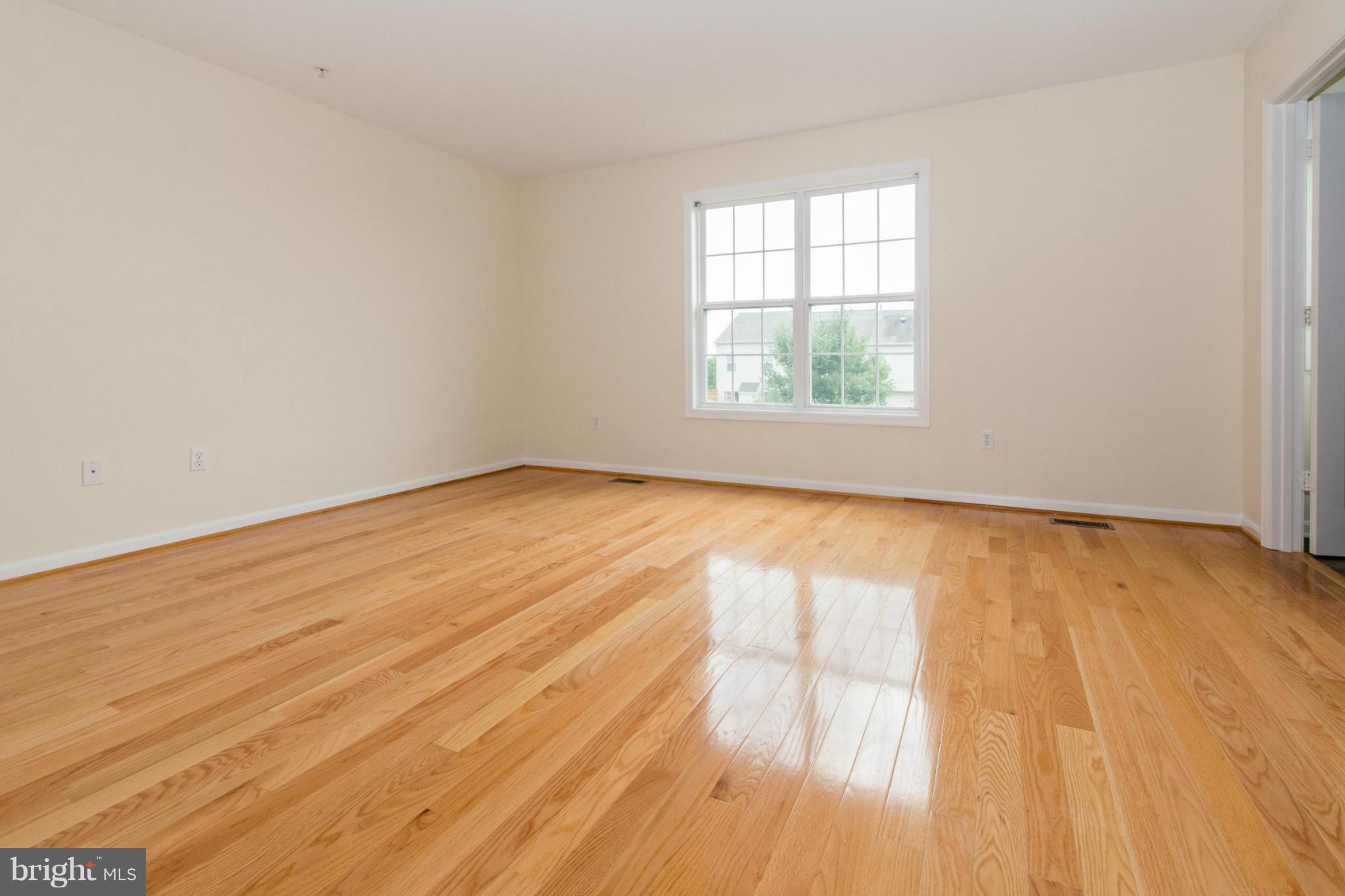 EMERALD KNOLLS - Residential