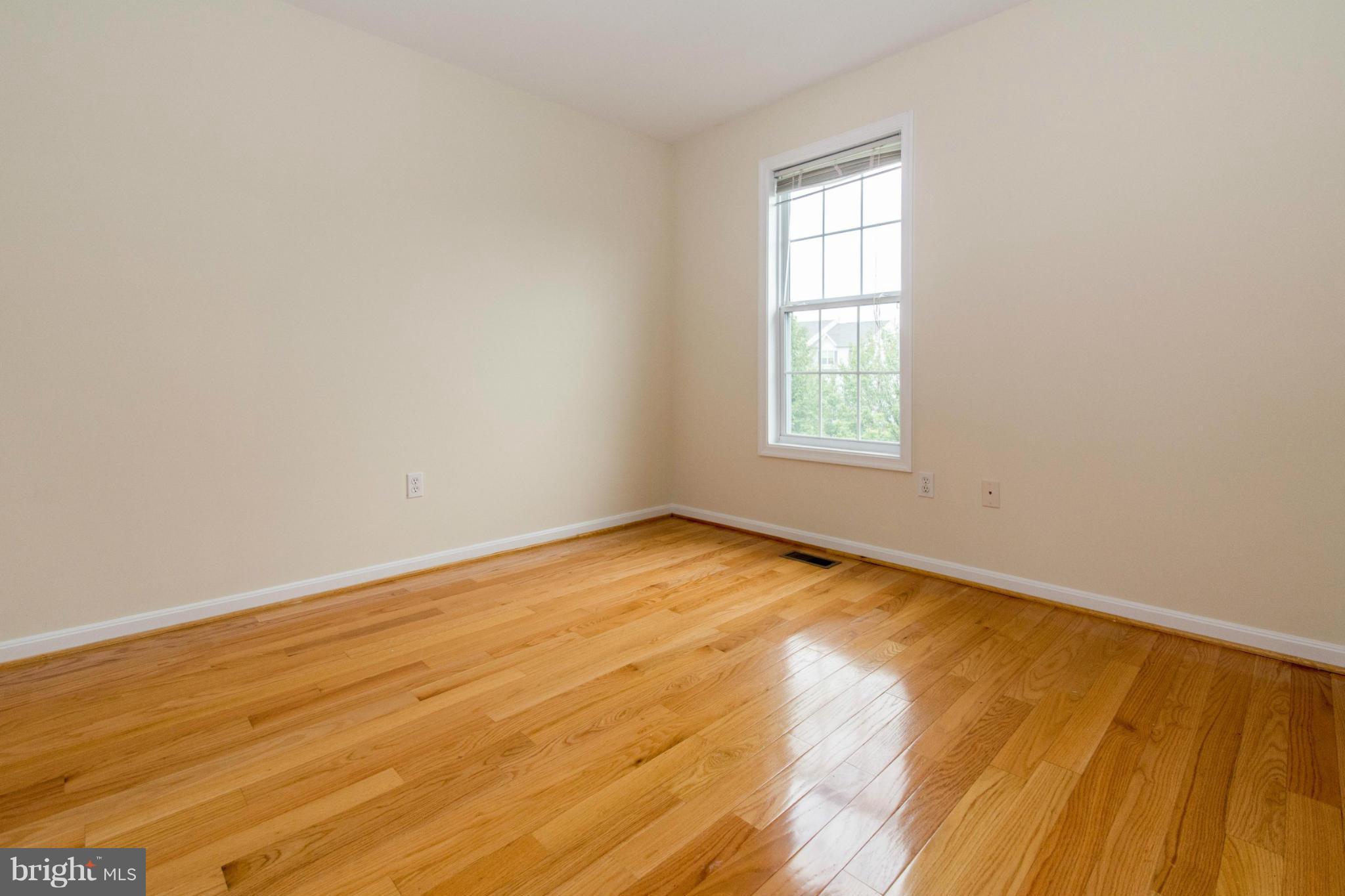 EMERALD KNOLLS - Residential