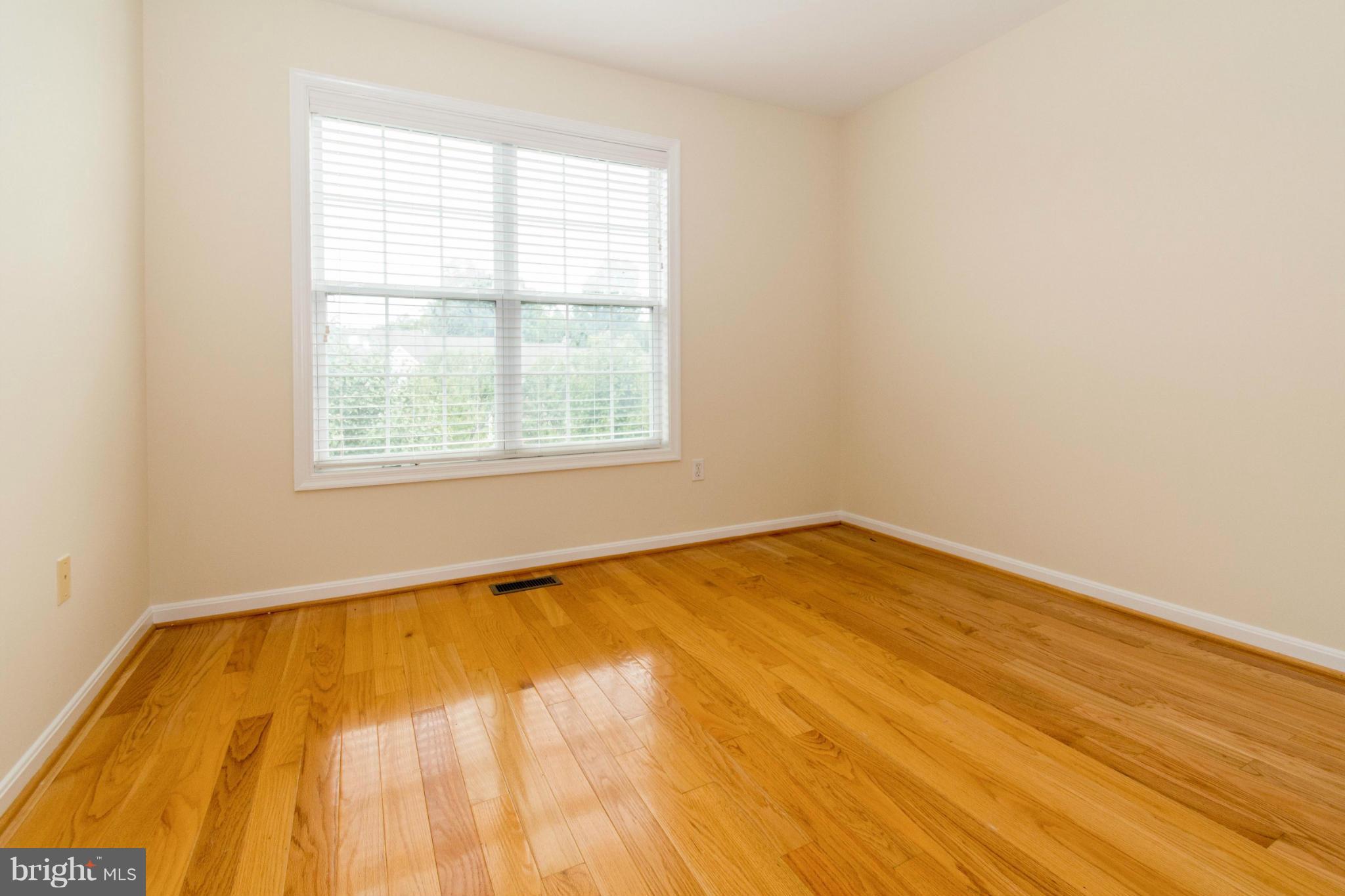 EMERALD KNOLLS - Residential