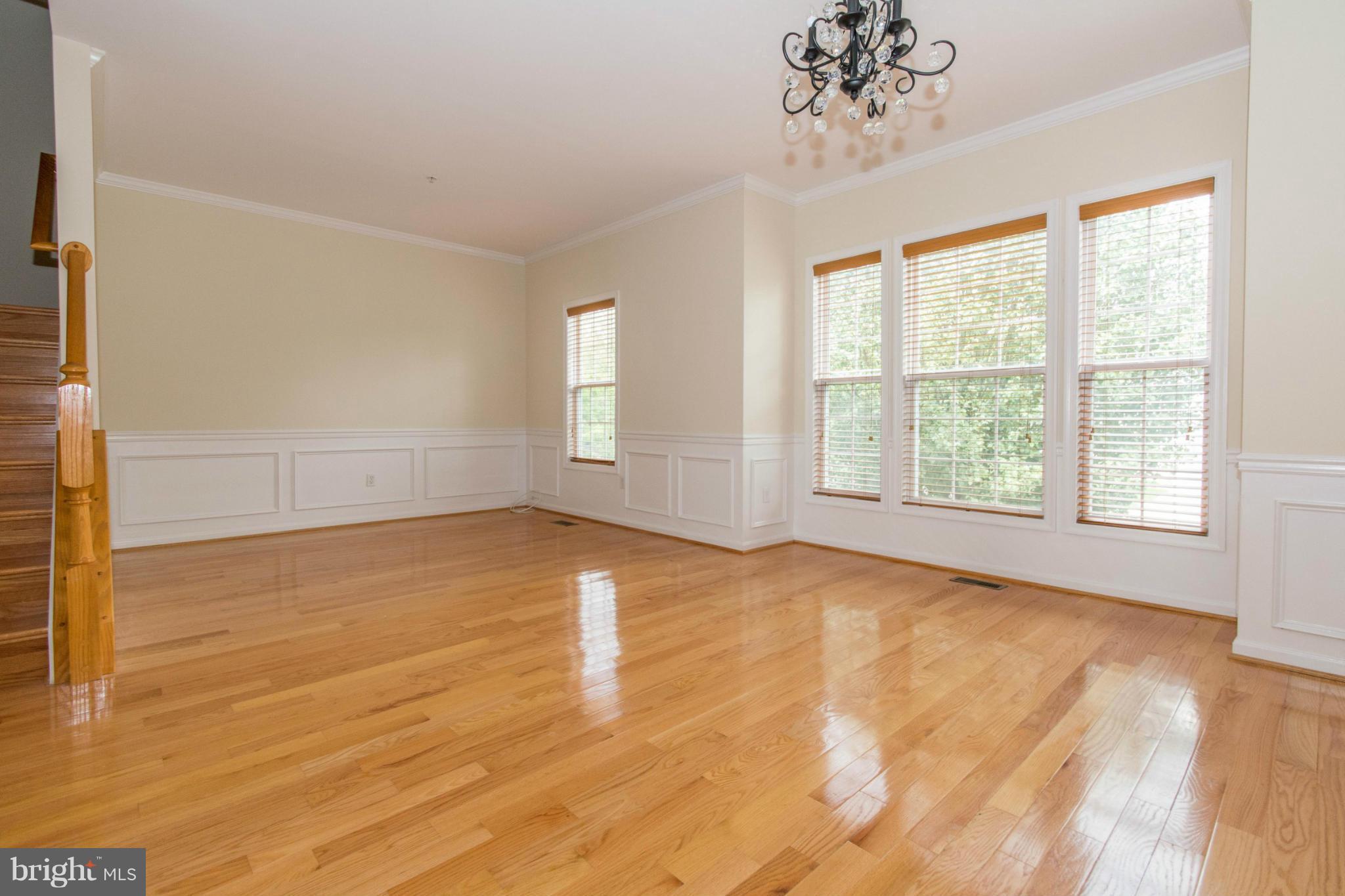 EMERALD KNOLLS - Residential