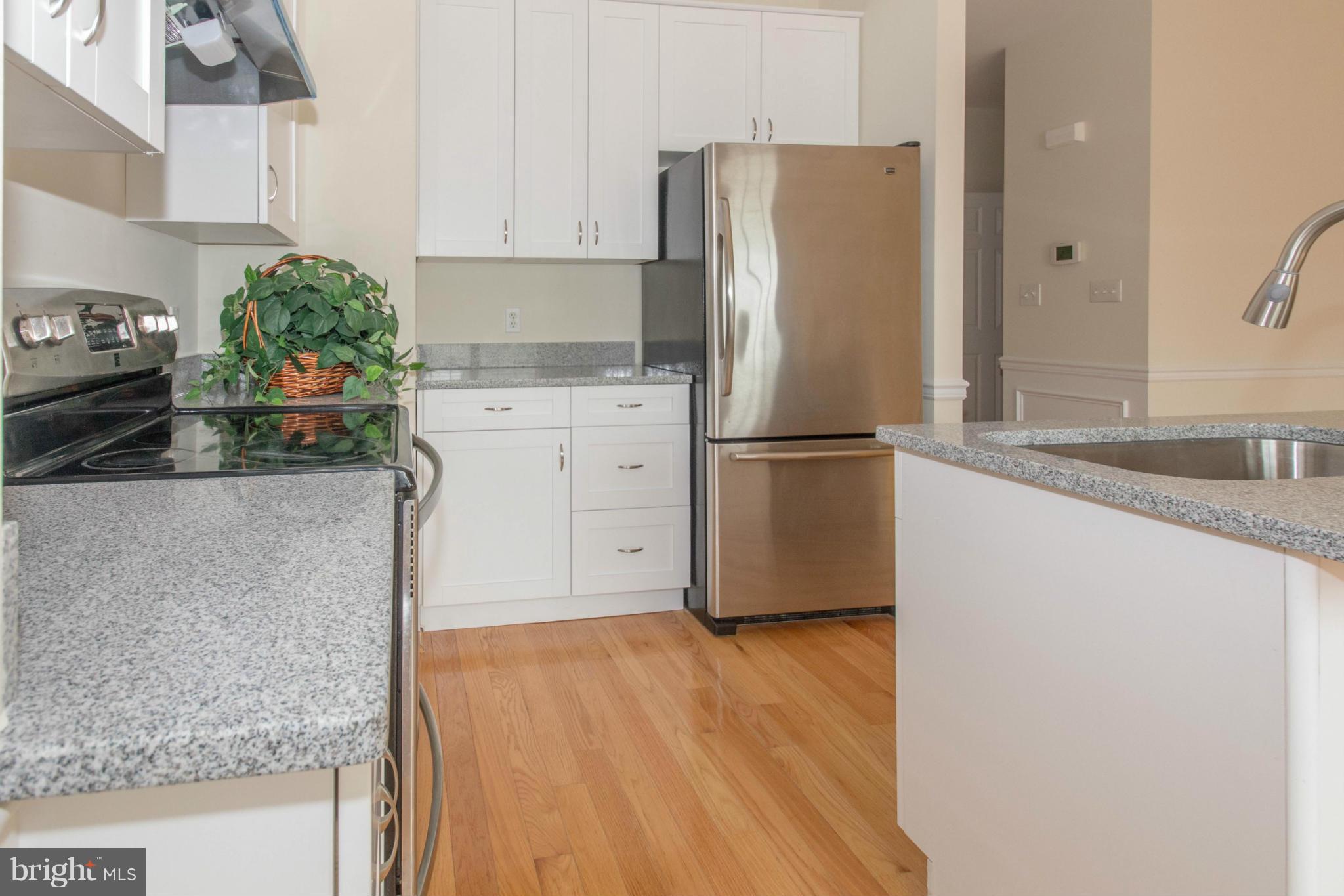 EMERALD KNOLLS - Residential