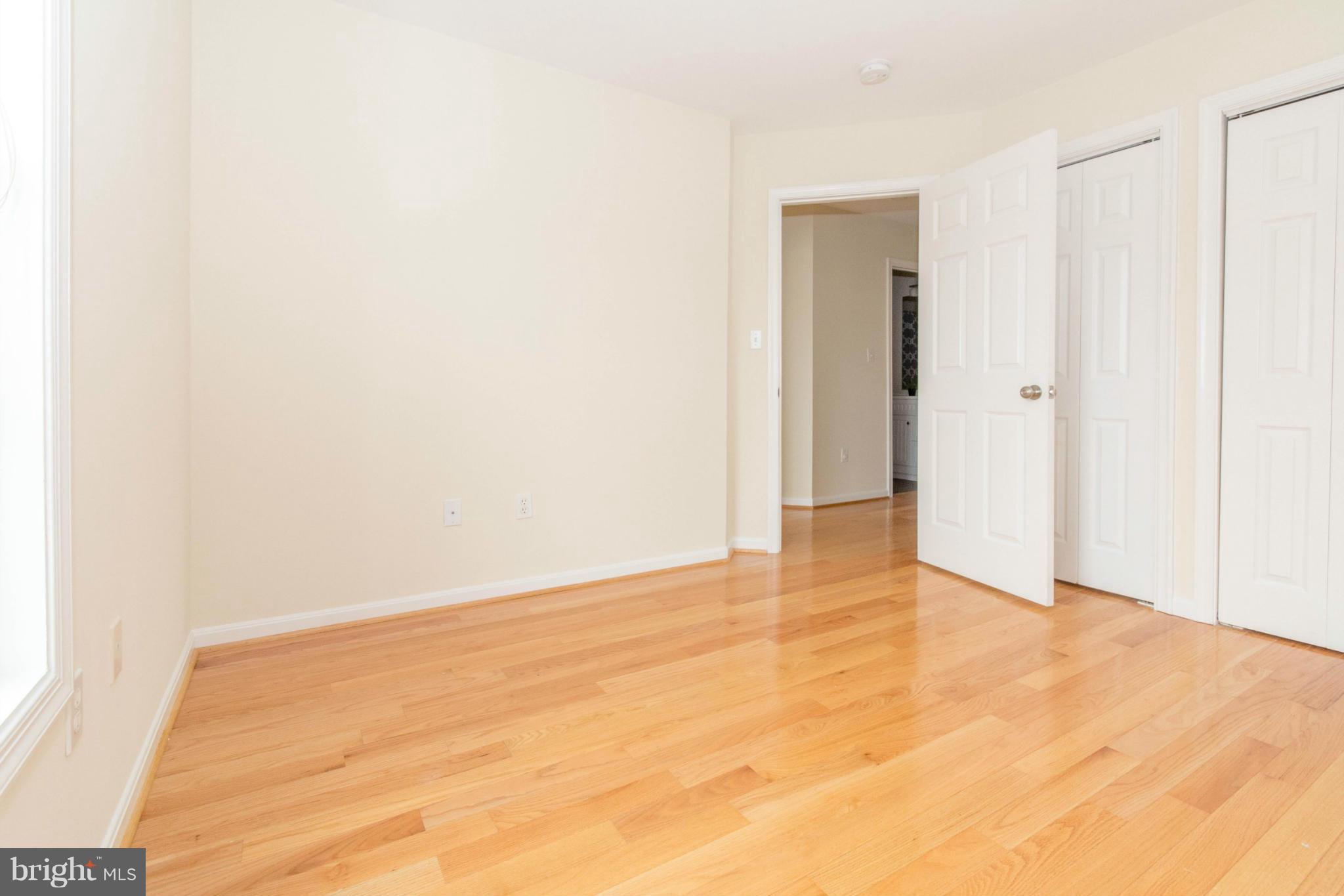 EMERALD KNOLLS - Residential