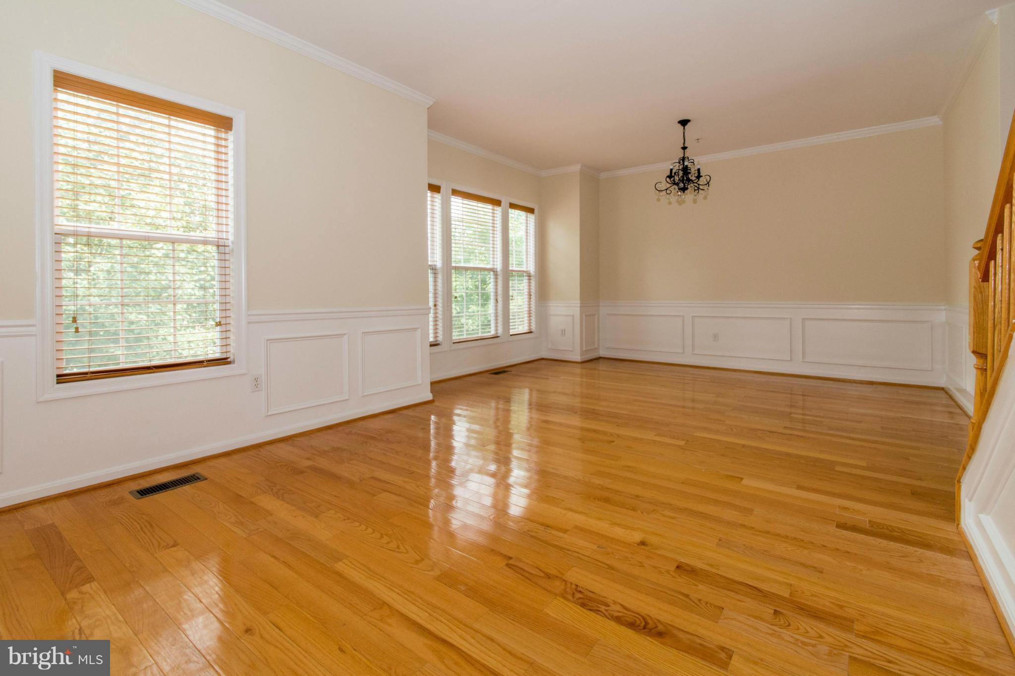 EMERALD KNOLLS - Residential