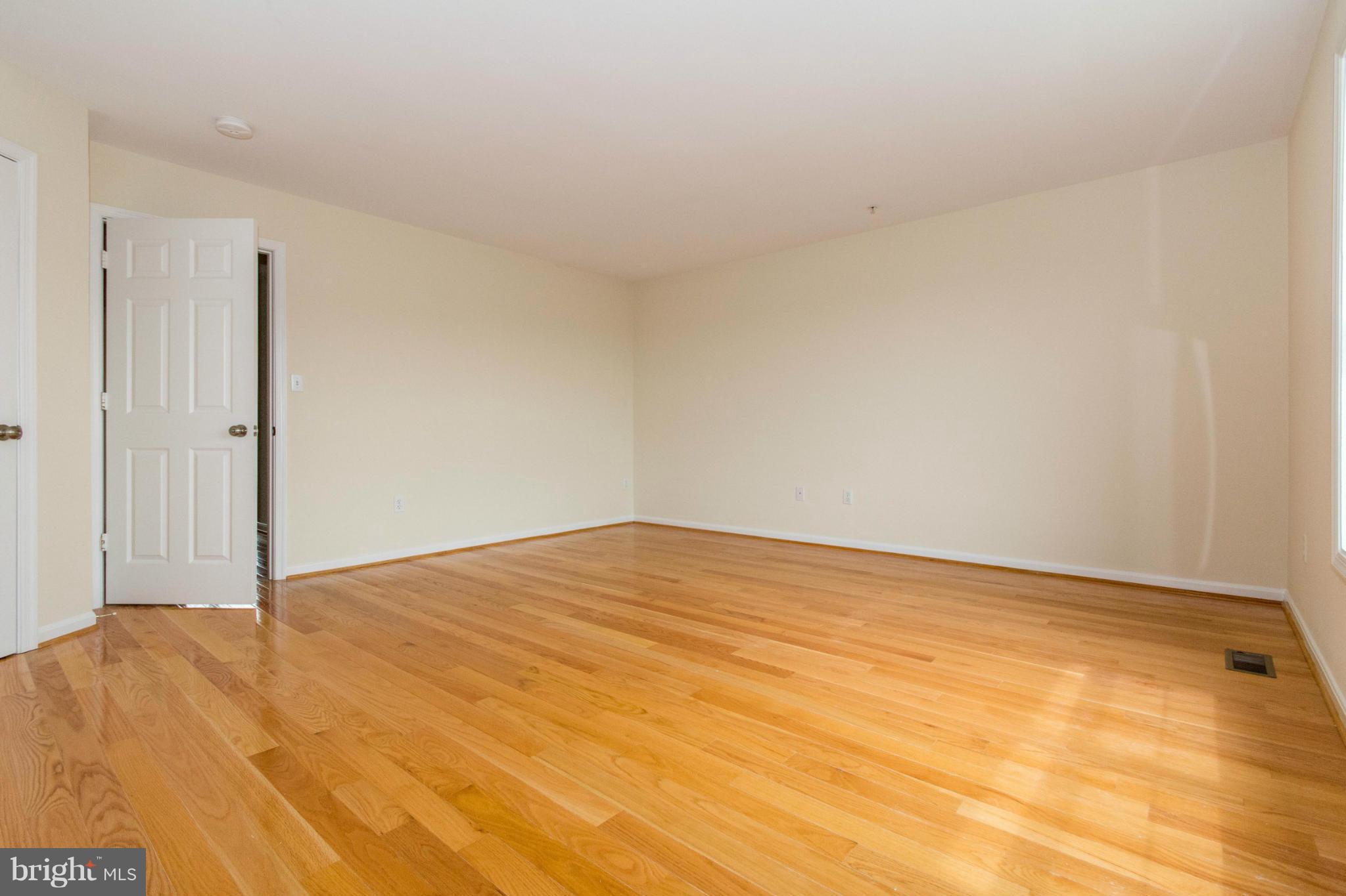 EMERALD KNOLLS - Residential