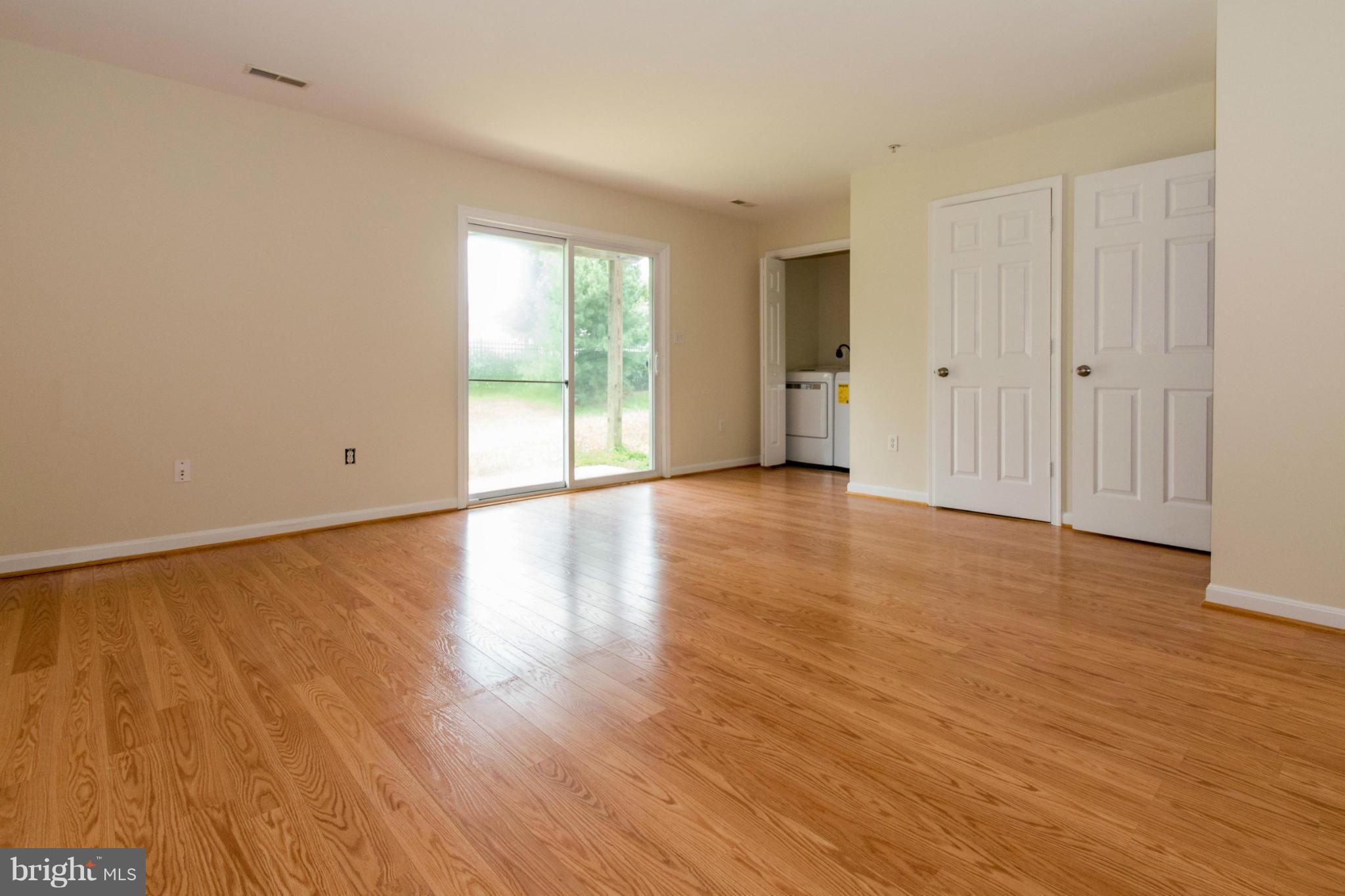 EMERALD KNOLLS - Residential