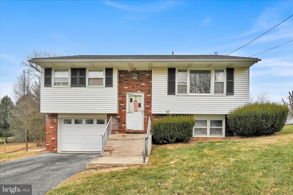 Photo of 631 W Franklin Street, WOMELSDORF, PA 19567 (MLS # PABK2066918)