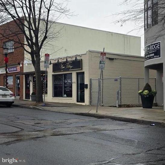 ROXBOROUGH - Commercial Sale