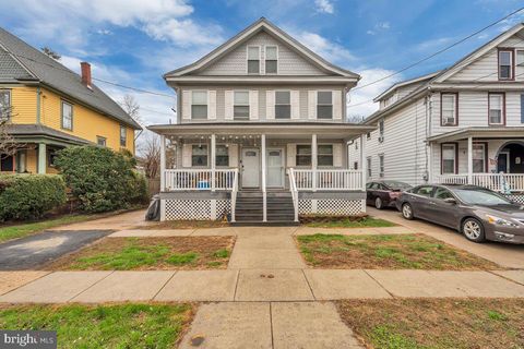 Townhouse For Sale - 127 W Federal Street<br/> BURLINGTON, NJ 08016