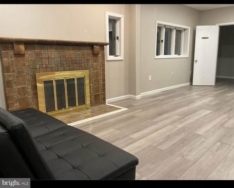 718 HUNTINGDON PIKE JENKINTOWN PA 19046