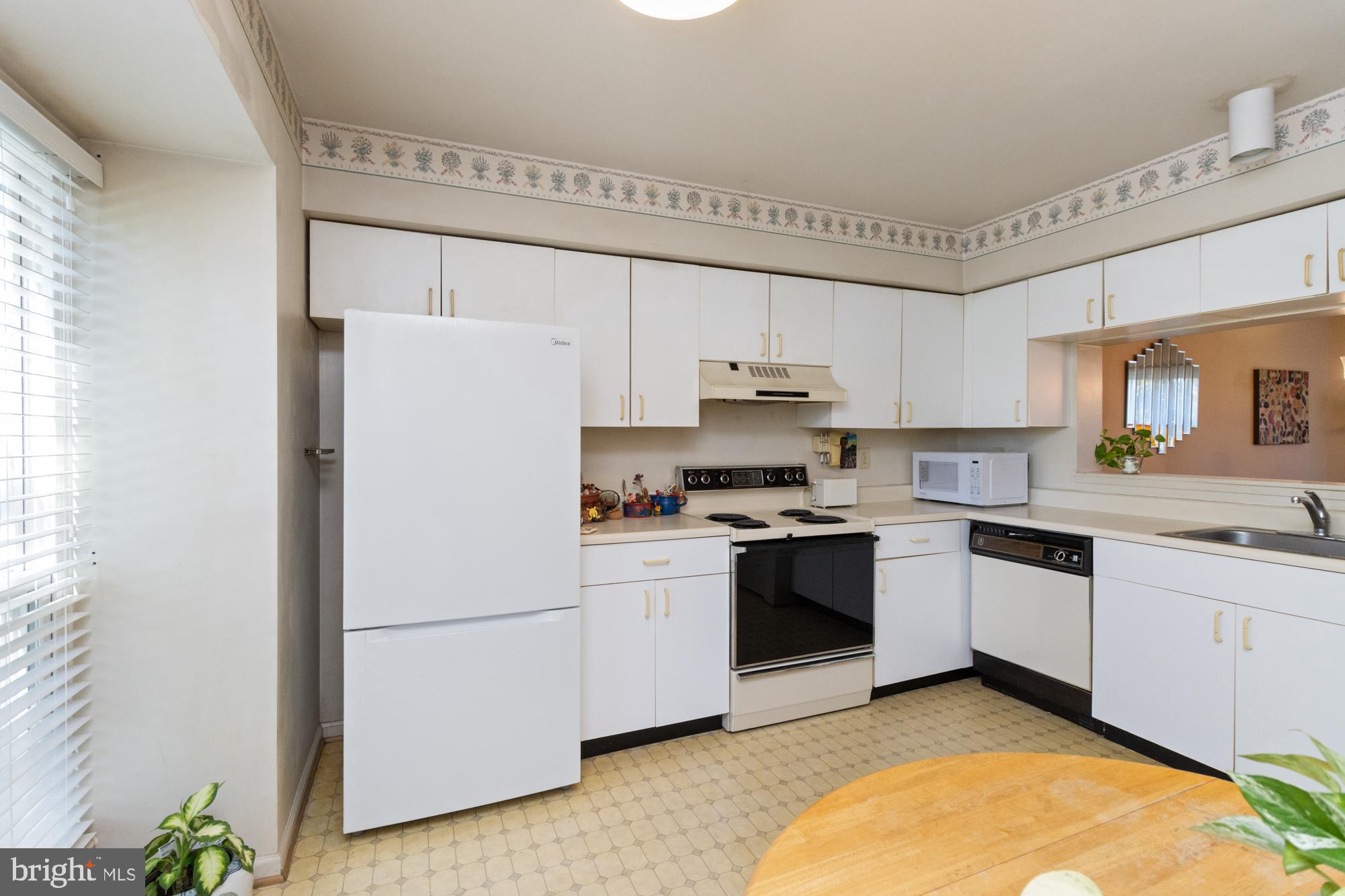 DARTMOUTH GLEN - Residential