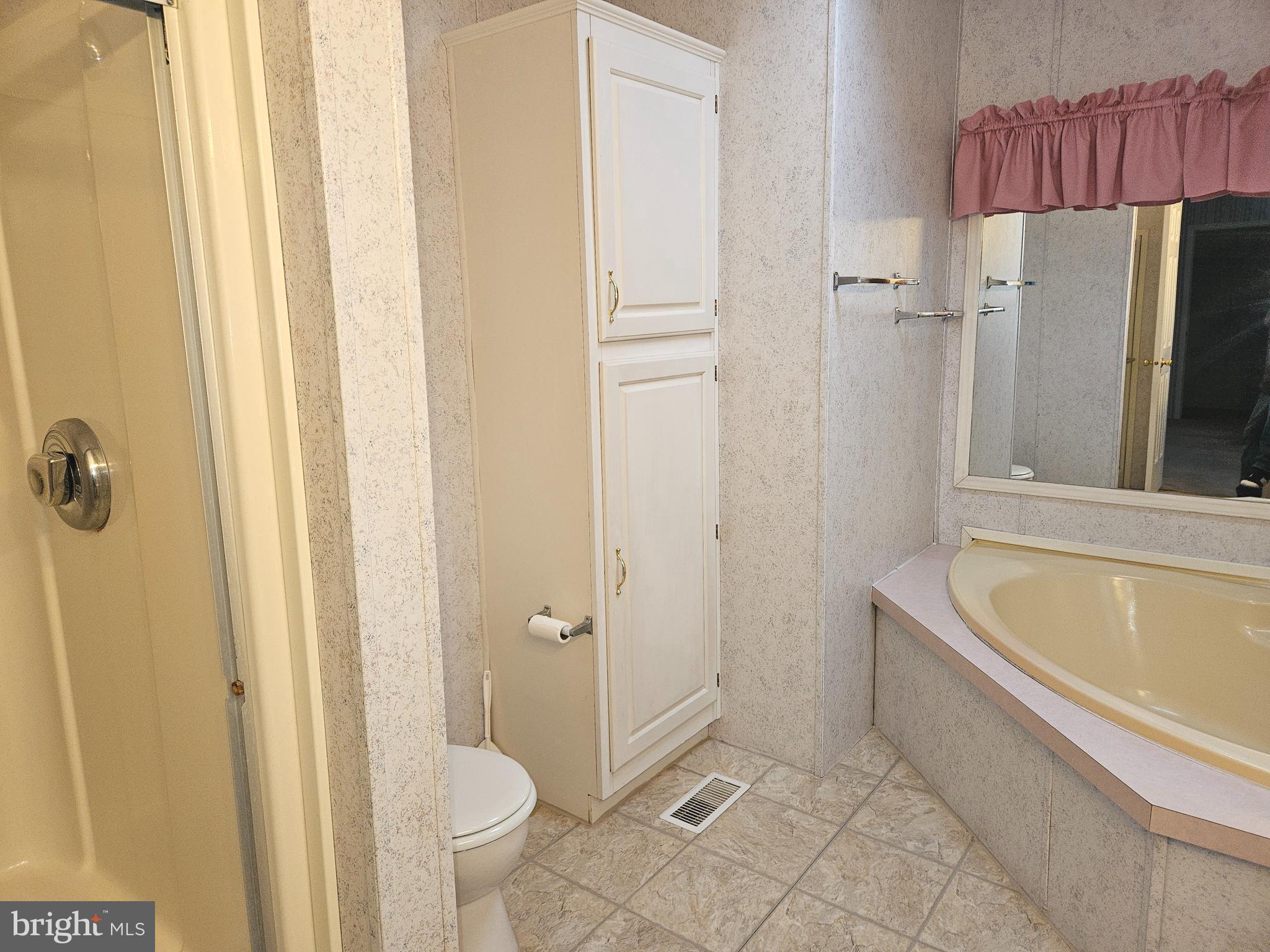 COUNTRY MANOR - Residential