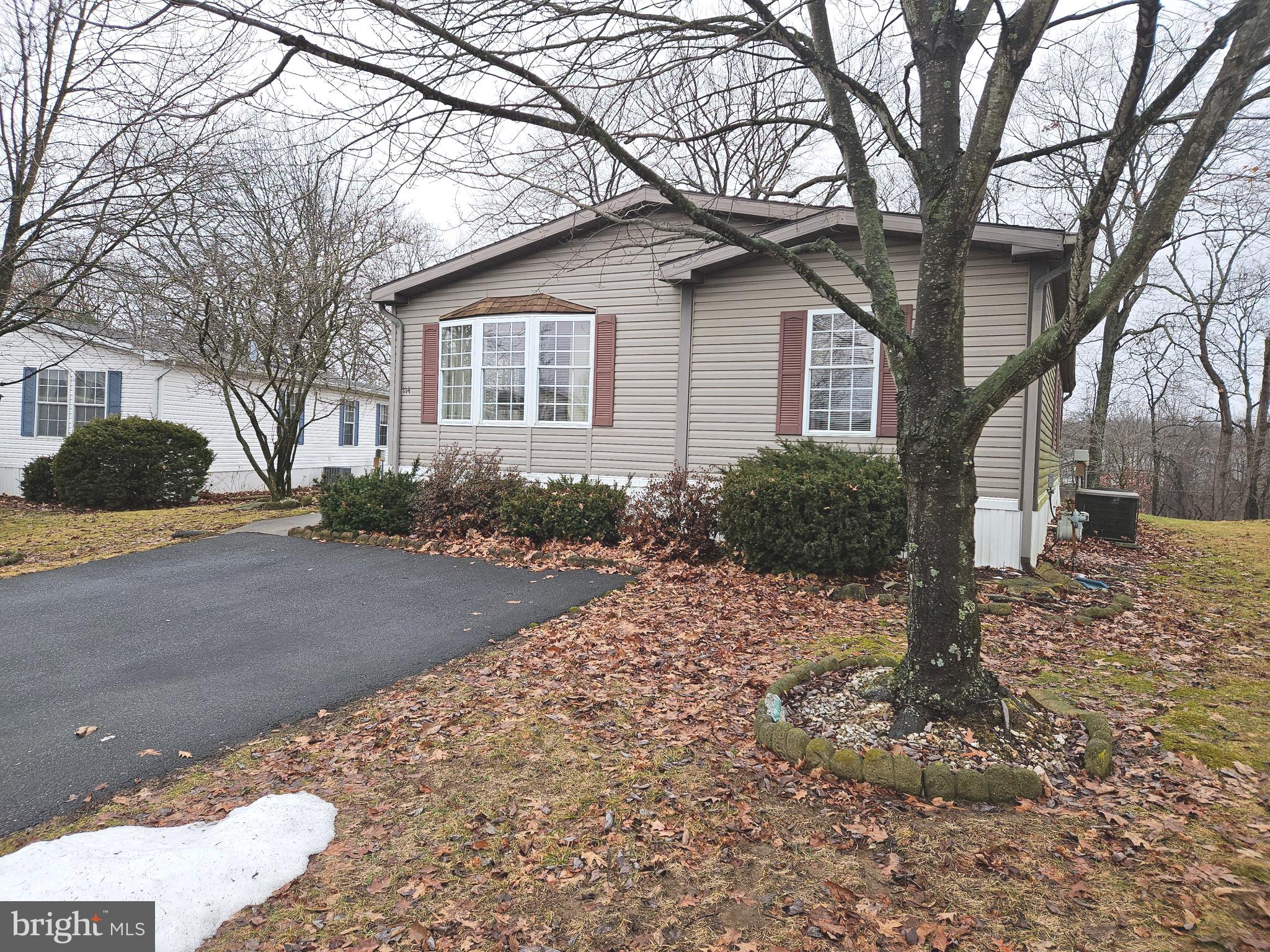 COUNTRY MANOR - Residential