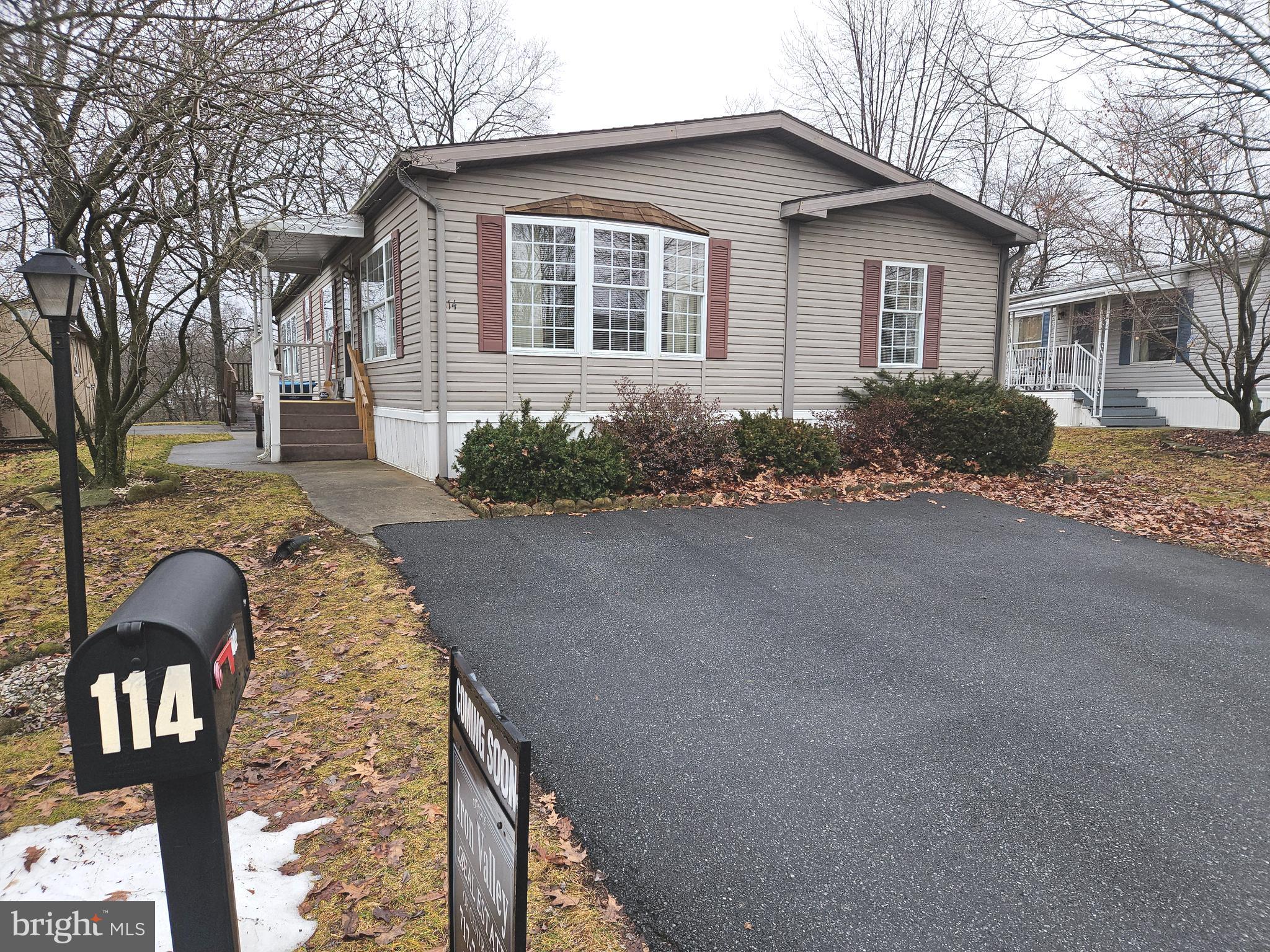 COUNTRY MANOR - Residential