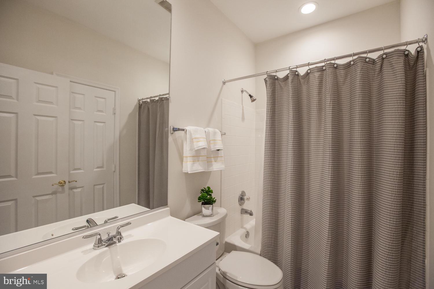 GATES OF WESTFALLS - Residential Lease