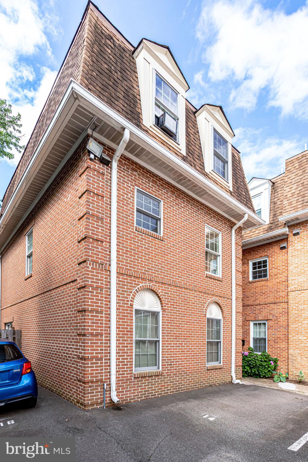 COOPER COURT - Residential Lease