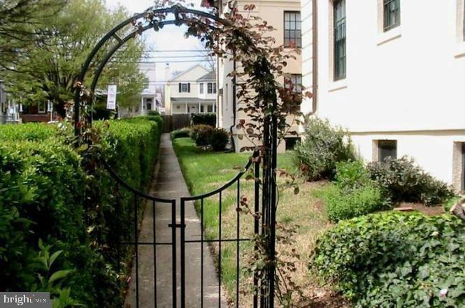 ROLAND PARK - Residential