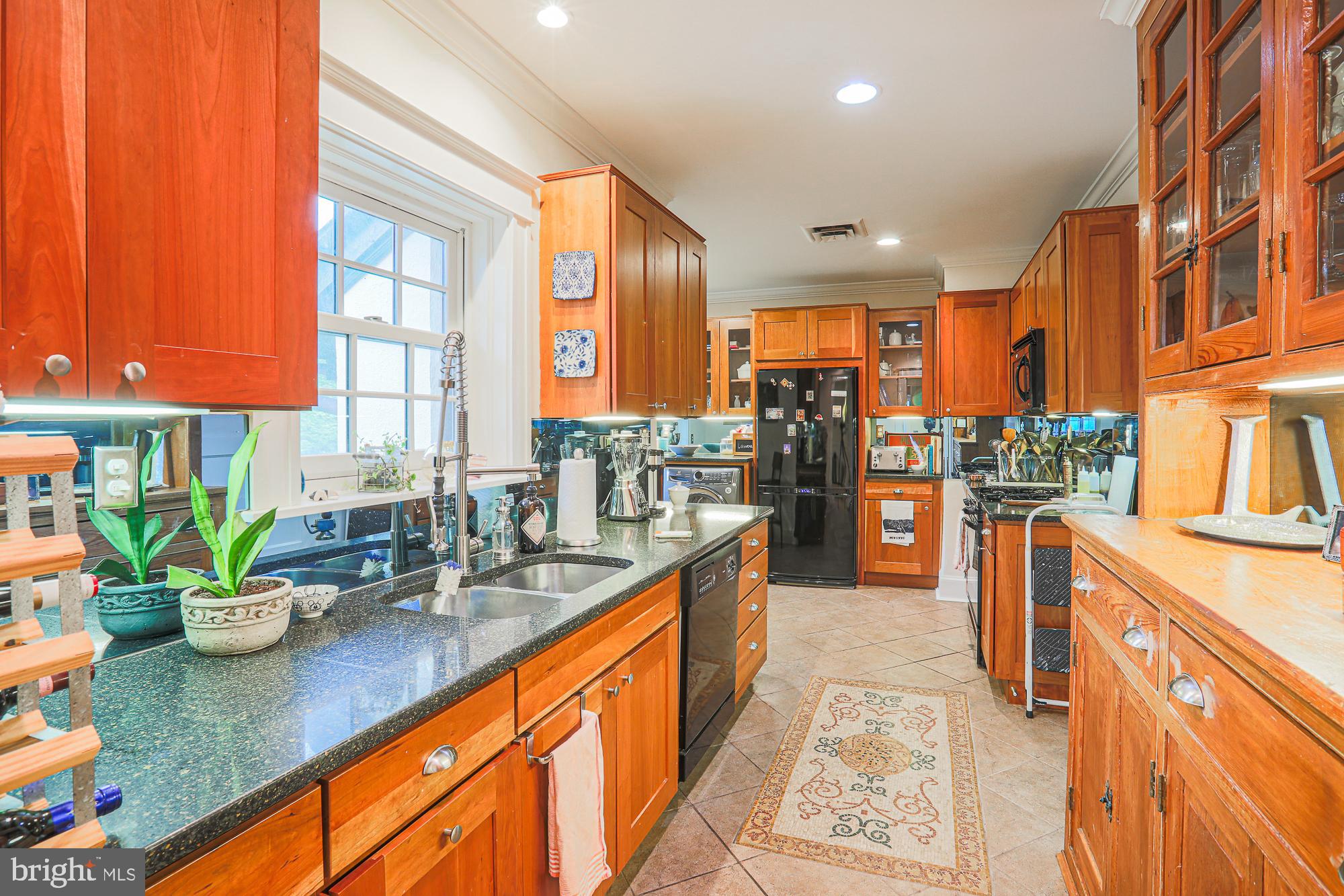 ROLAND PARK - Residential