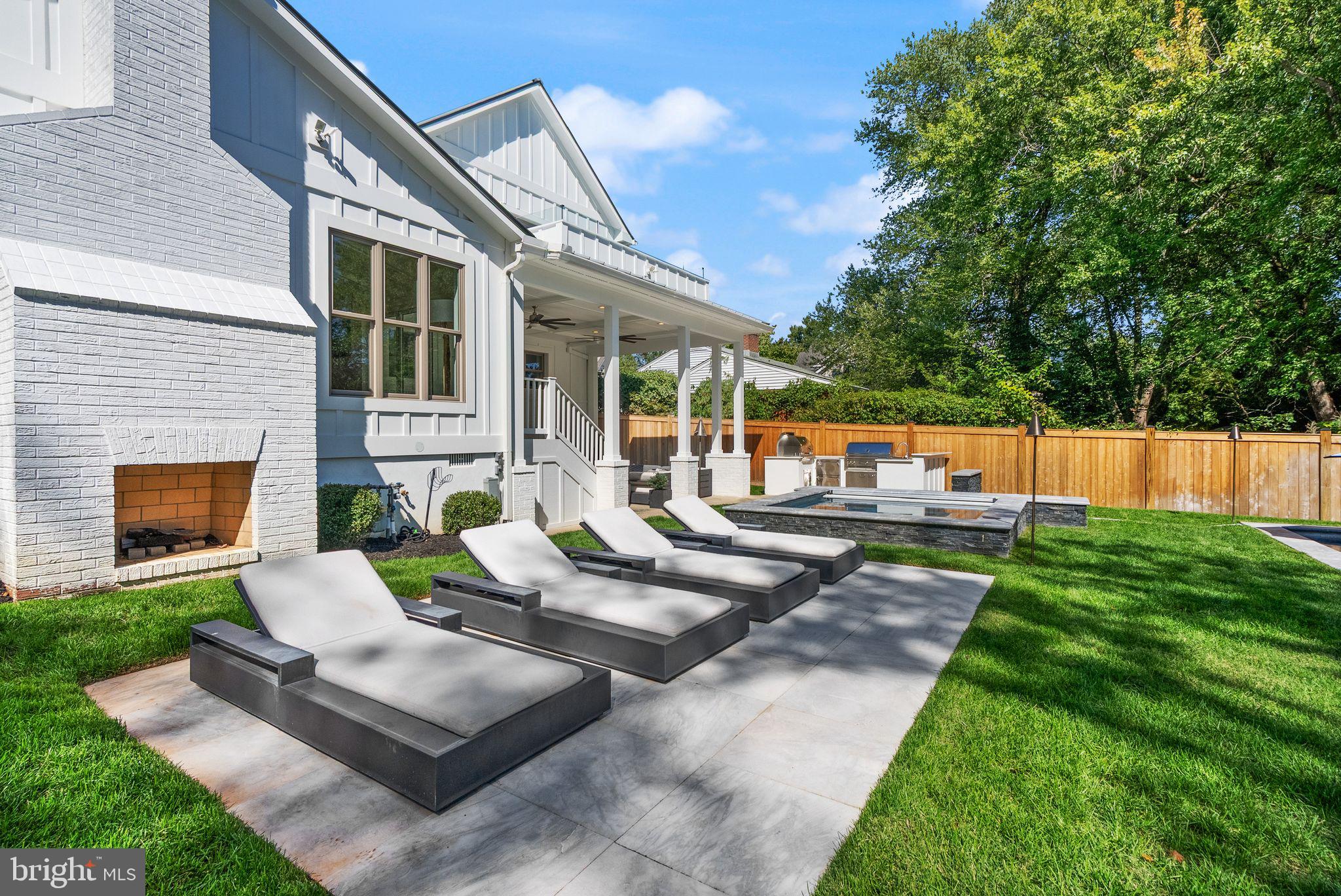 BERKSHIRE OAKWOOD - Residential