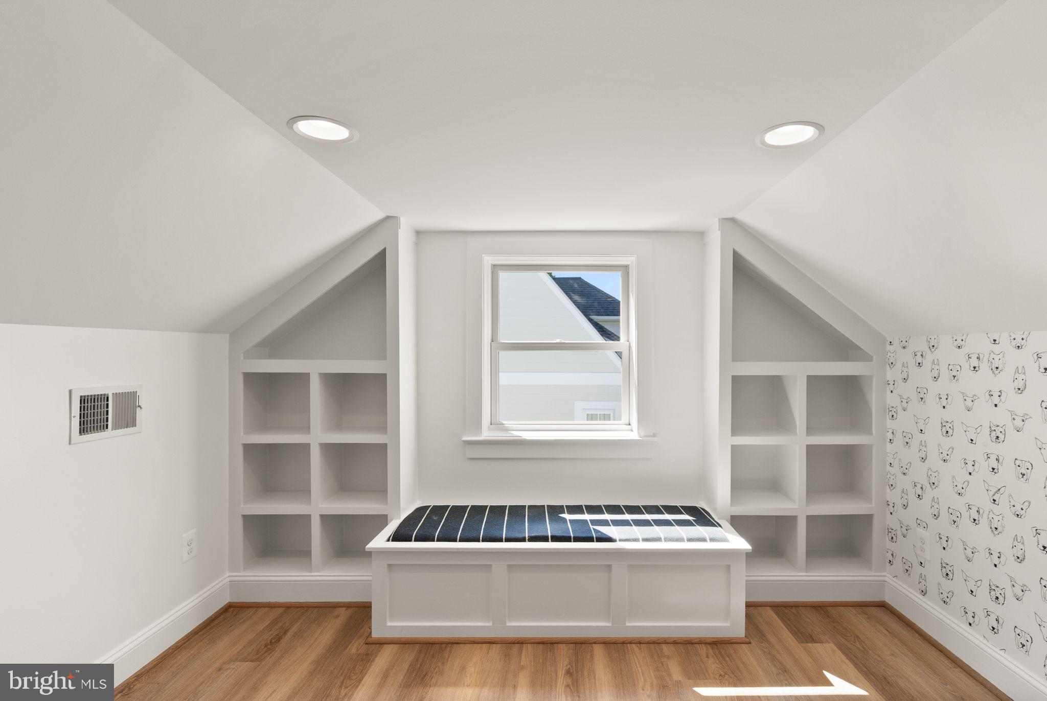 BERKSHIRE OAKWOOD - Residential