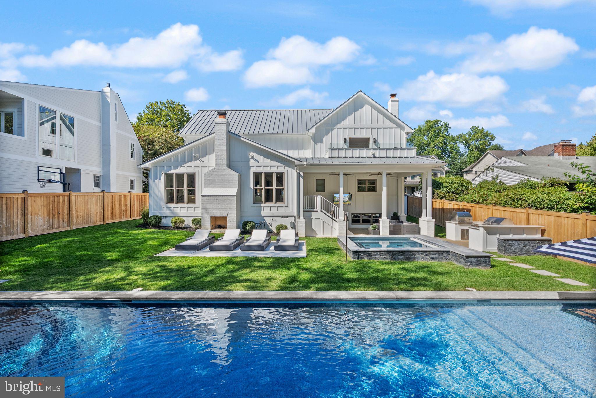 BERKSHIRE OAKWOOD - Residential