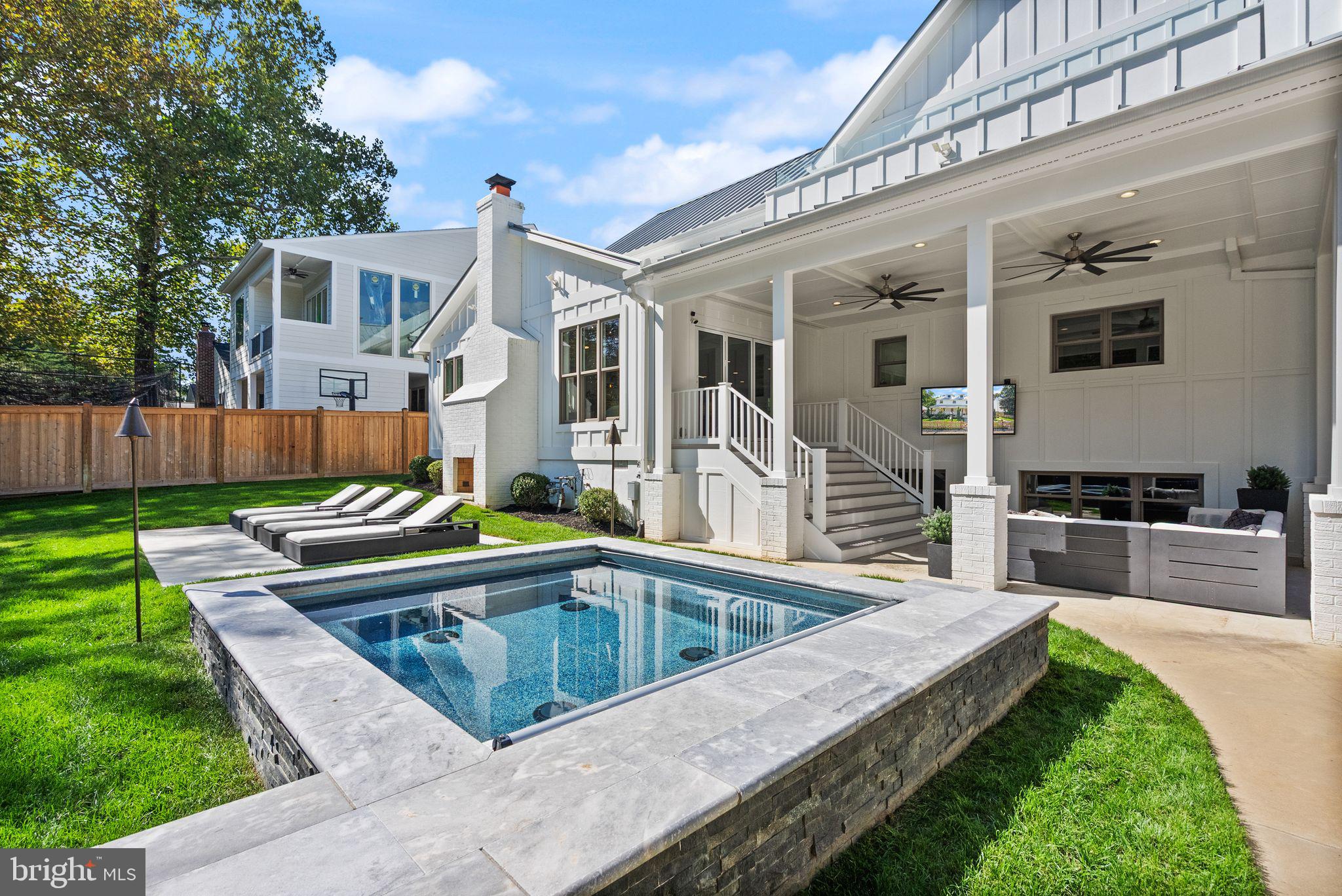 BERKSHIRE OAKWOOD - Residential