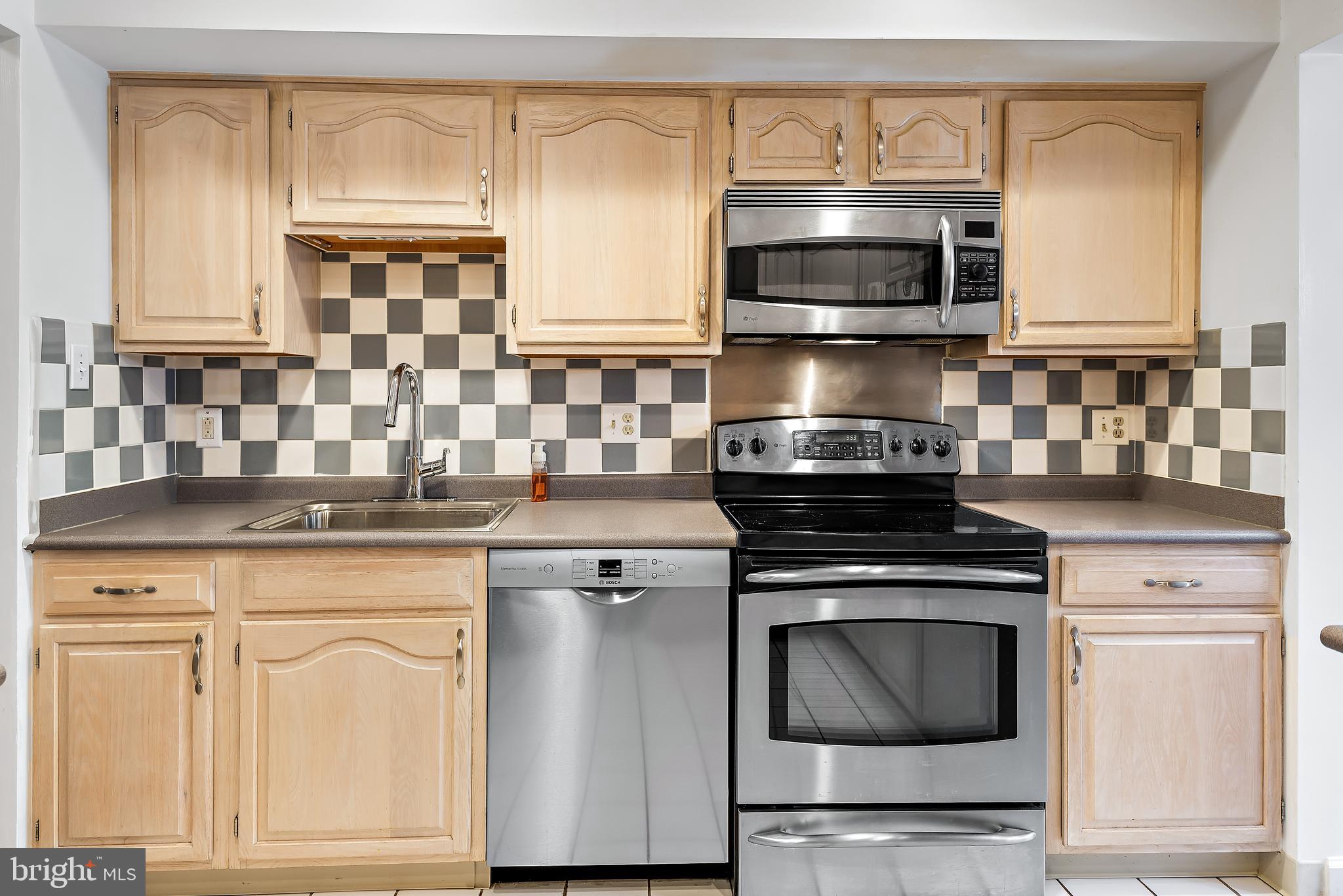 GEORGETOWN VILLAGE - Residential Lease