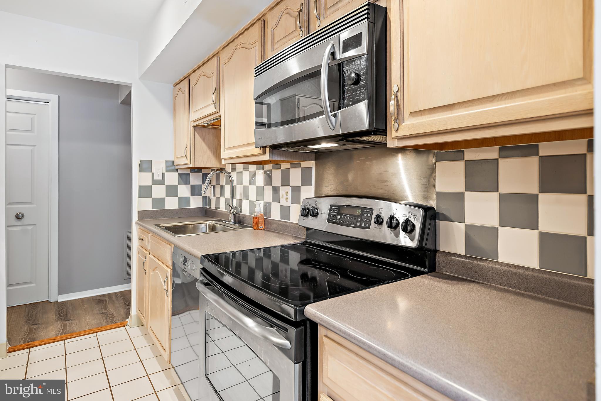 GEORGETOWN VILLAGE - Residential Lease