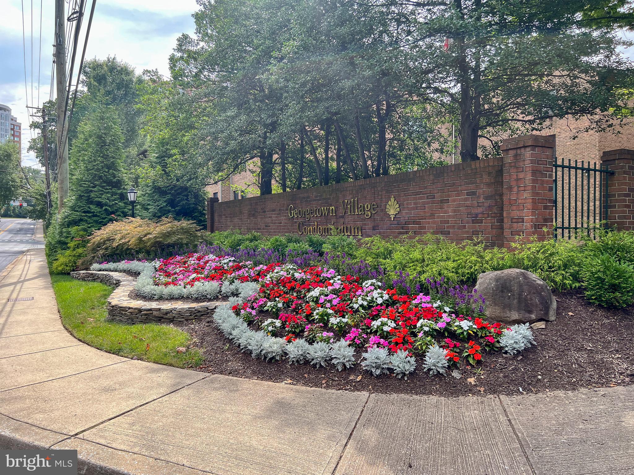 GEORGETOWN VILLAGE - Residential Lease