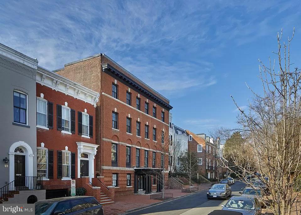 3016 DUMBARTON NW 102