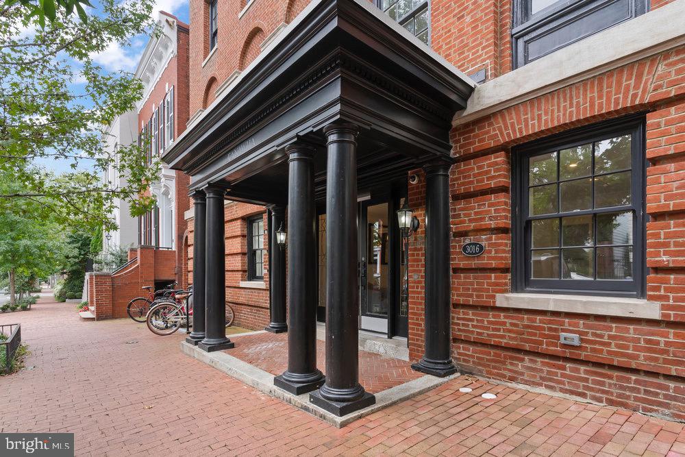 3016 DUMBARTON NW 102