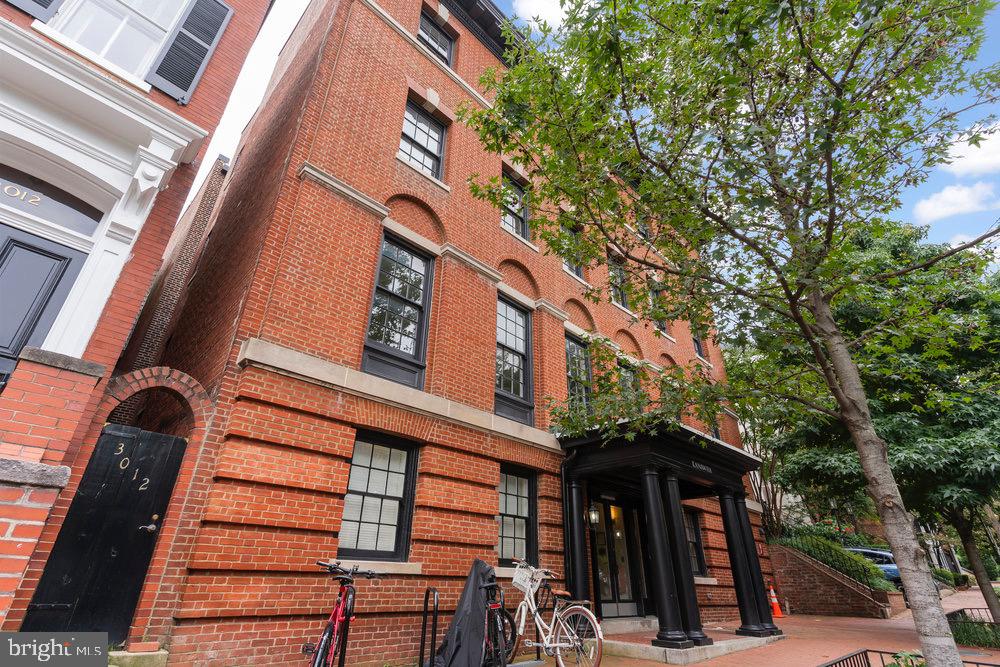 3016 DUMBARTON NW 102