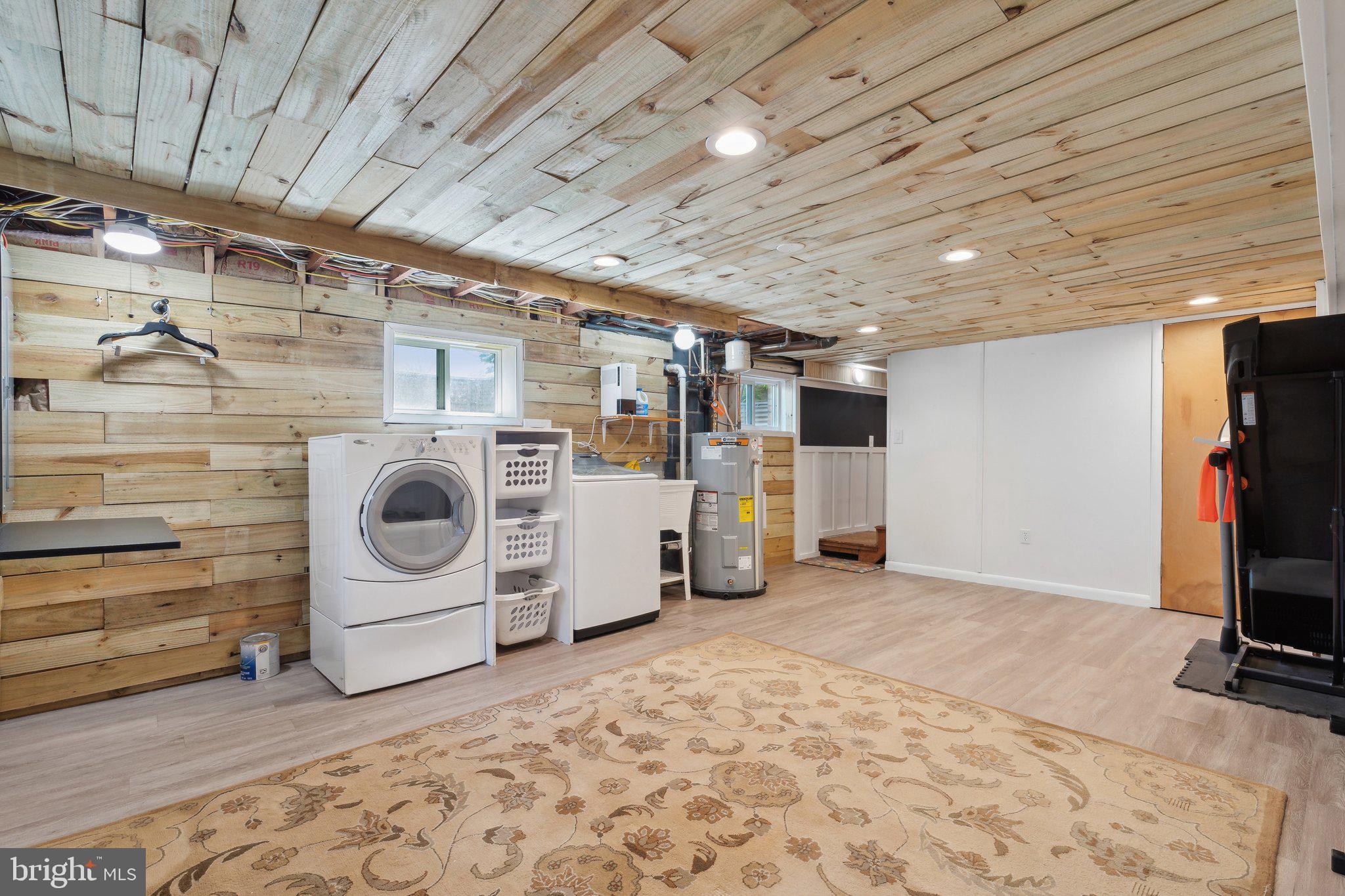 HILLWOOD ESTATES - Residential