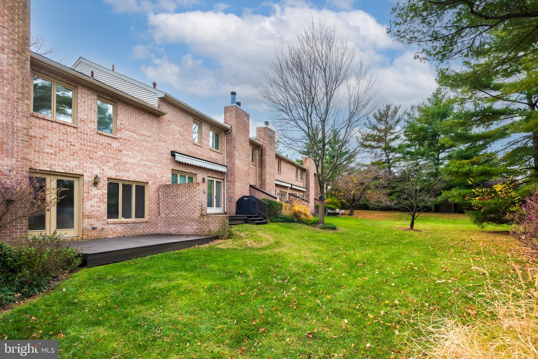 QUARTERS - Residential Lease