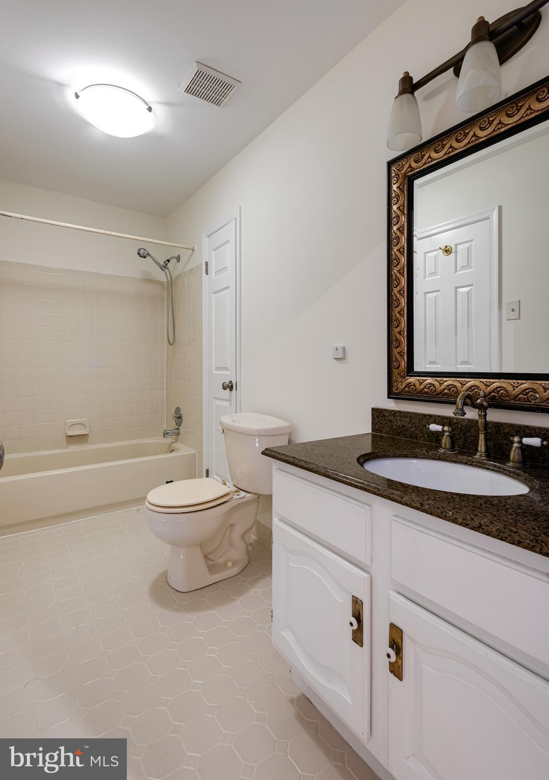 QUARTERS - Residential Lease