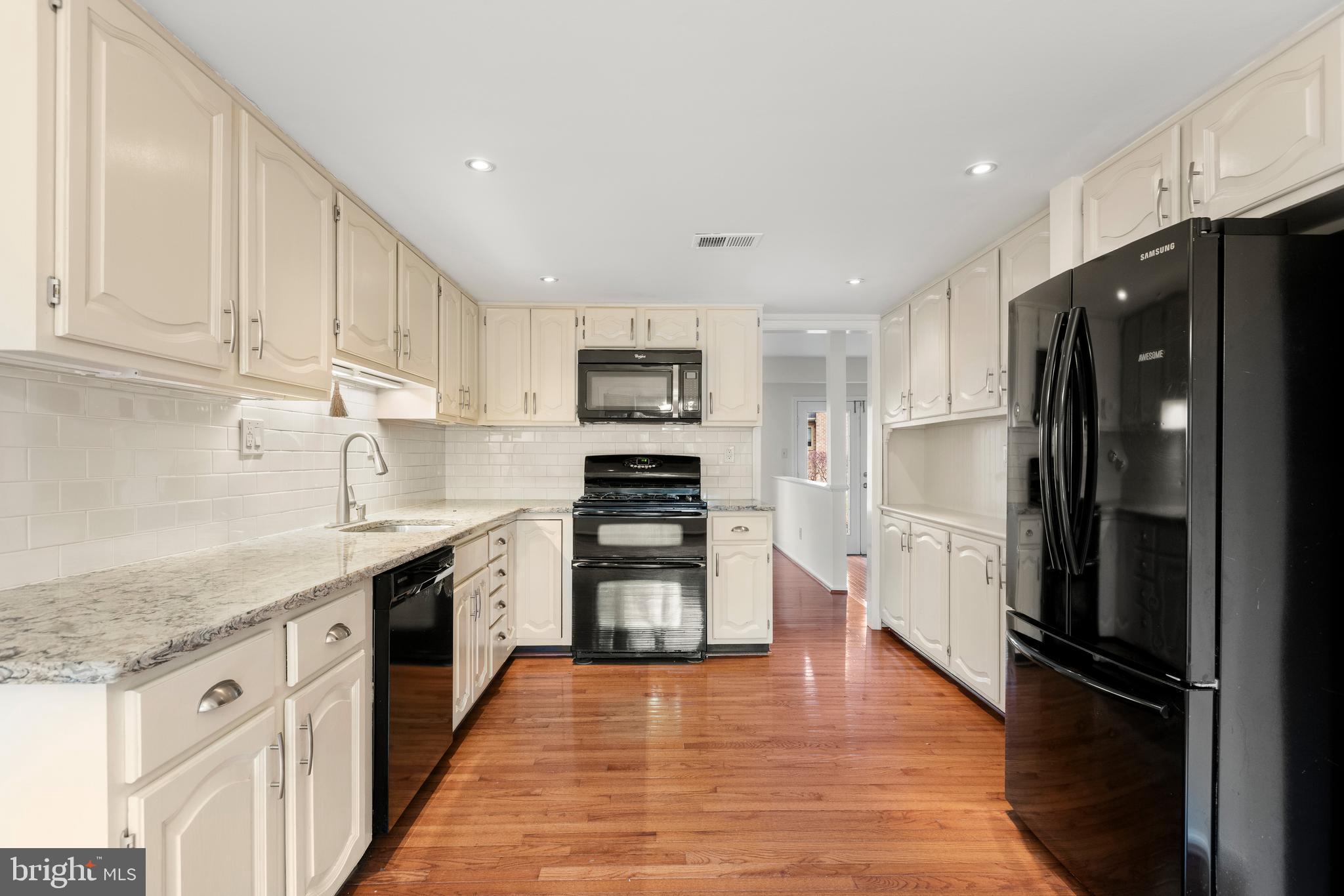 QUARTERS - Residential Lease