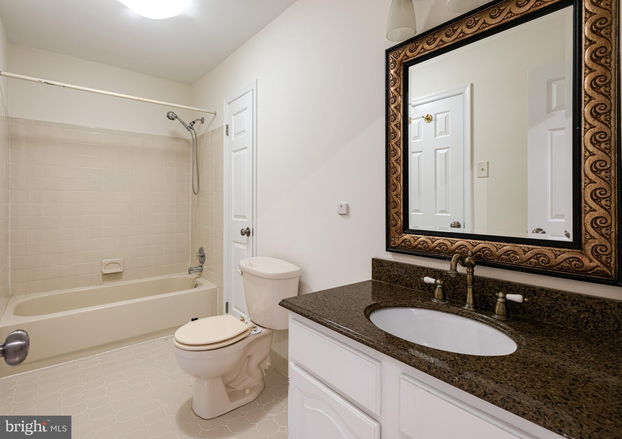 QUARTERS - Residential Lease