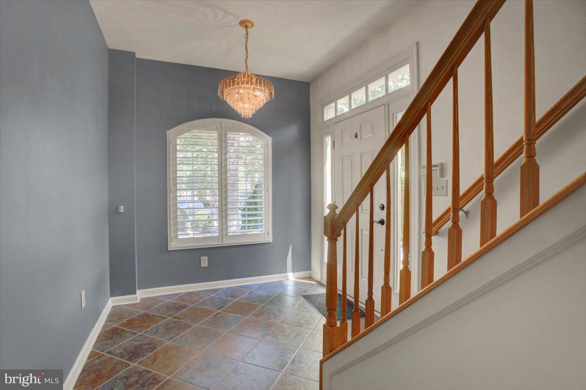 1251 LINDSAY LANE