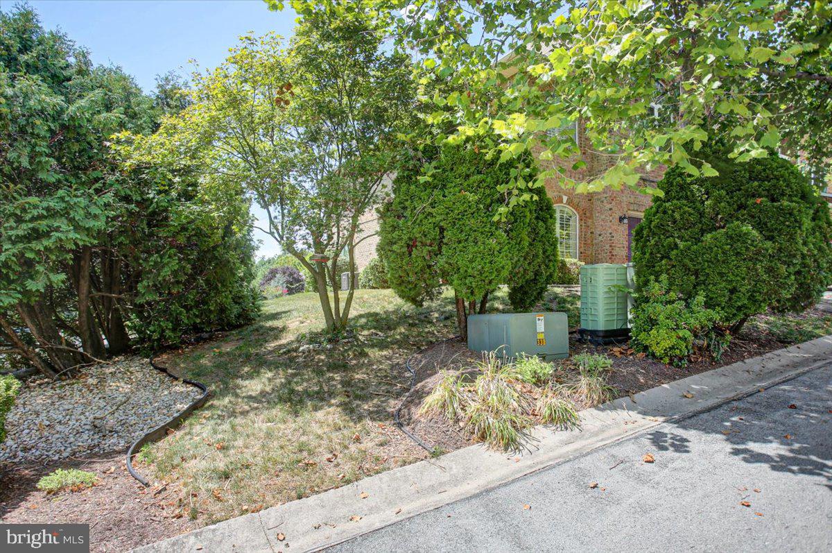 1251 LINDSAY LANE