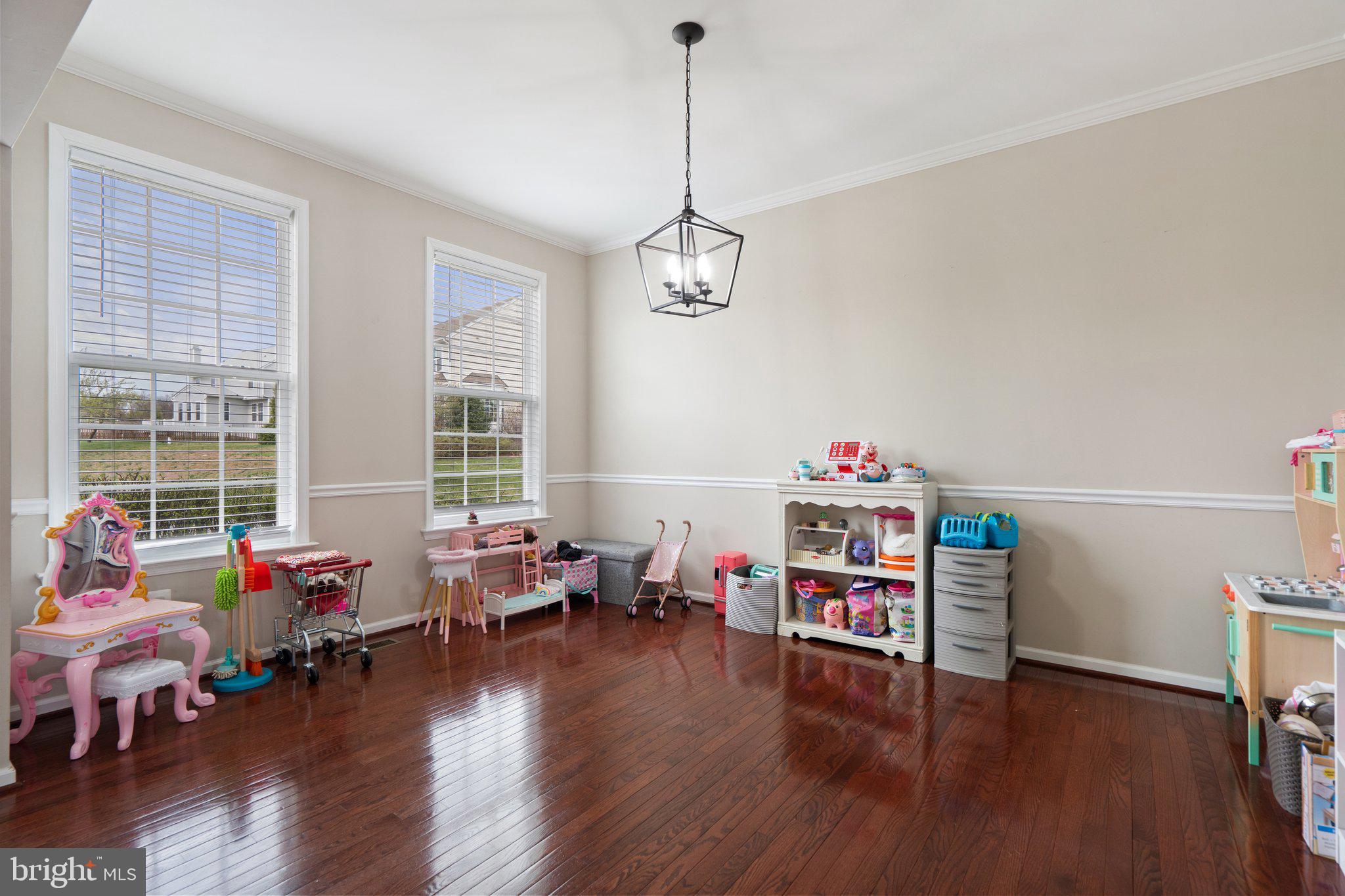 COLONIAL HILLS - Residential